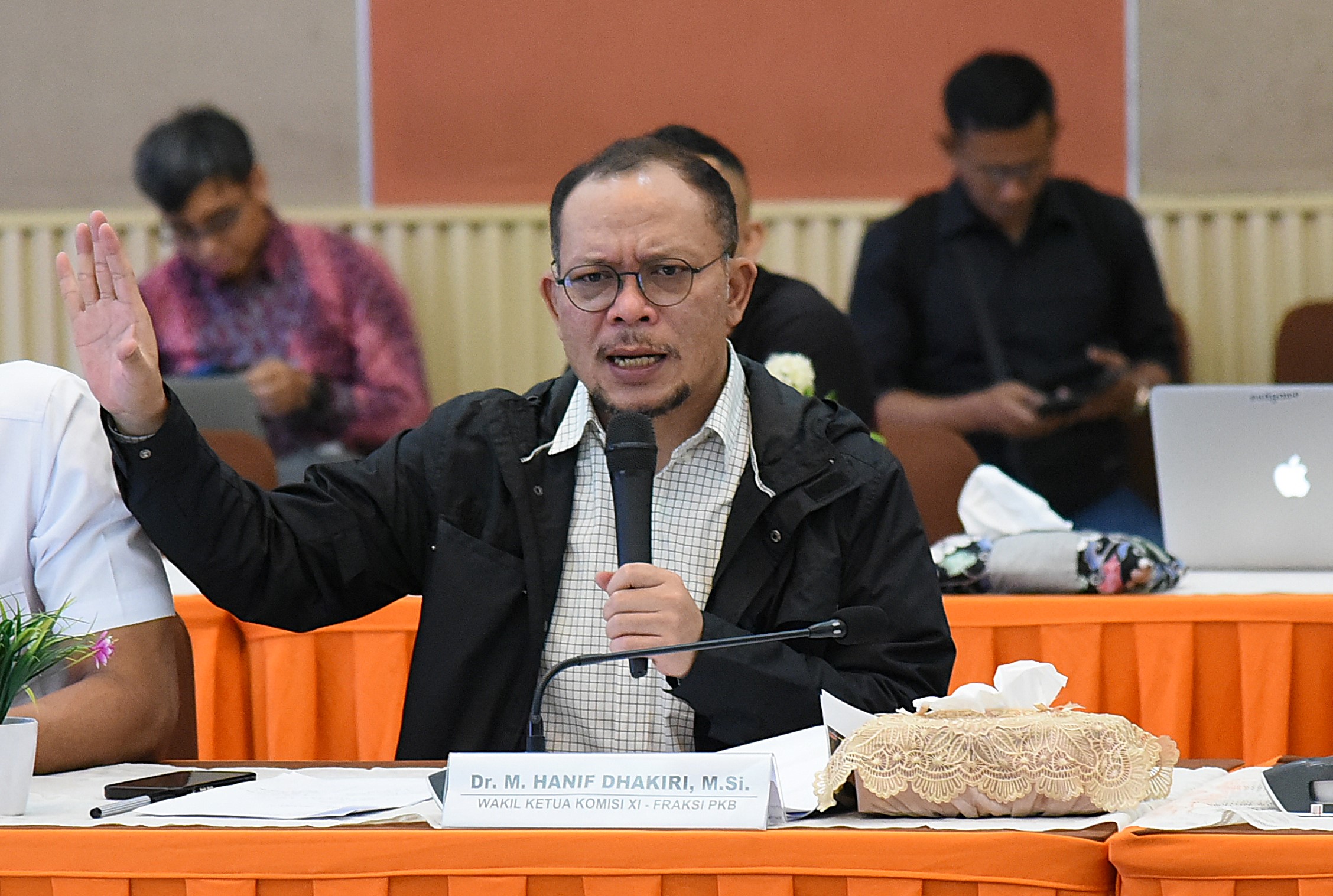 Wakil Ketua Komisi XI DPR RI, Hanif Dhakiri saat memimpin kunjungan kerja spesifik ke Kantor Wilayah Direktorat Jenderal Pajak (DJP) Jawa Barat I di Bandung, Jawa Barat, Jumat (14/3/2025). Foto : Kiki/Andri.