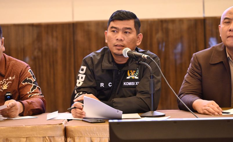 Anggota Komisi XII DPR RI Rocky Candra saat mengikuti pertemuan kunjungan kerja spesifik di Kota Kendari, Sulawesi Tenggara, Jumat (20/03/2024). Foto: Singgih/vel.