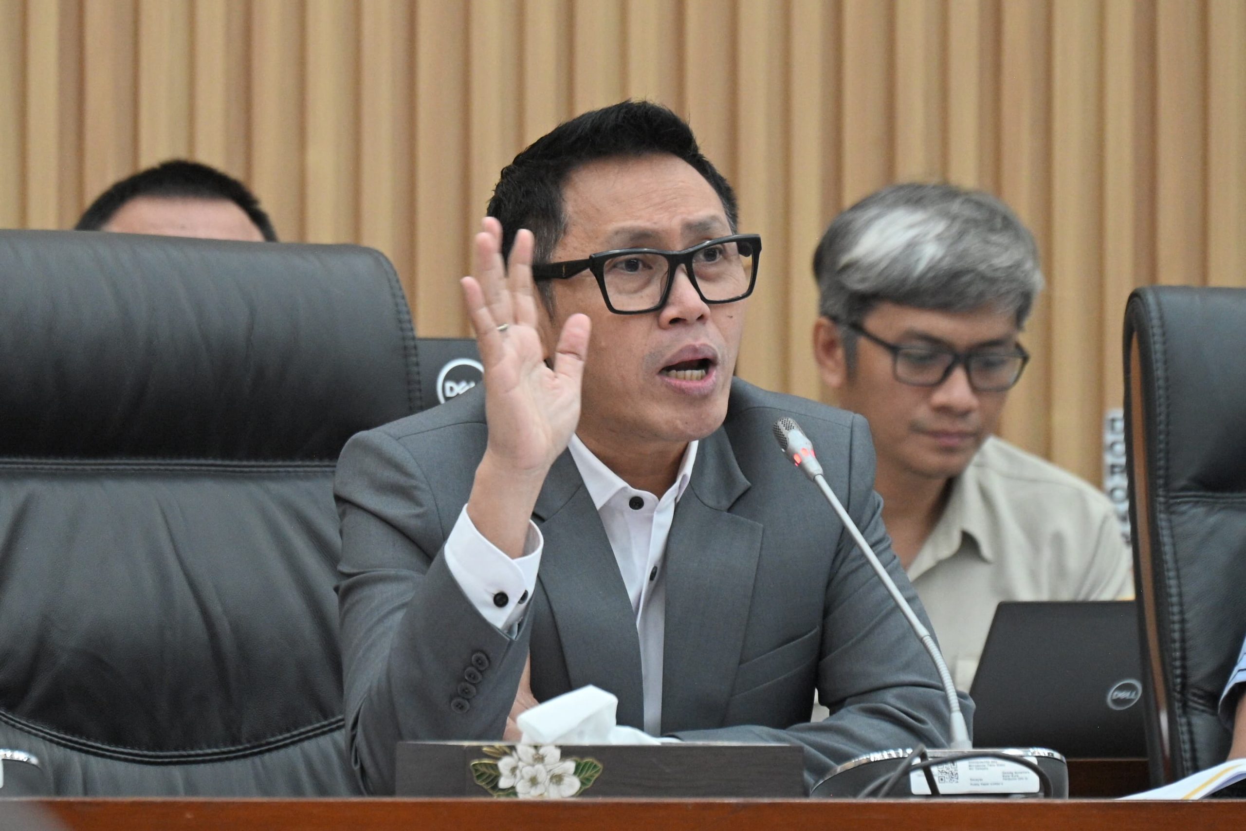 Wakil Ketua Komisi VI DPR RI Eko Hendro Purnomo, saat rapat kerja Komisi VI dengan Dirut PT PGN dan Dirut PT Pertamina Hulu Energi yang digelar di Gedung Nusantara I, DPR RI, Senayan, Jakarta, Rabu (12/3/2025). Foto: Farhan/vel.