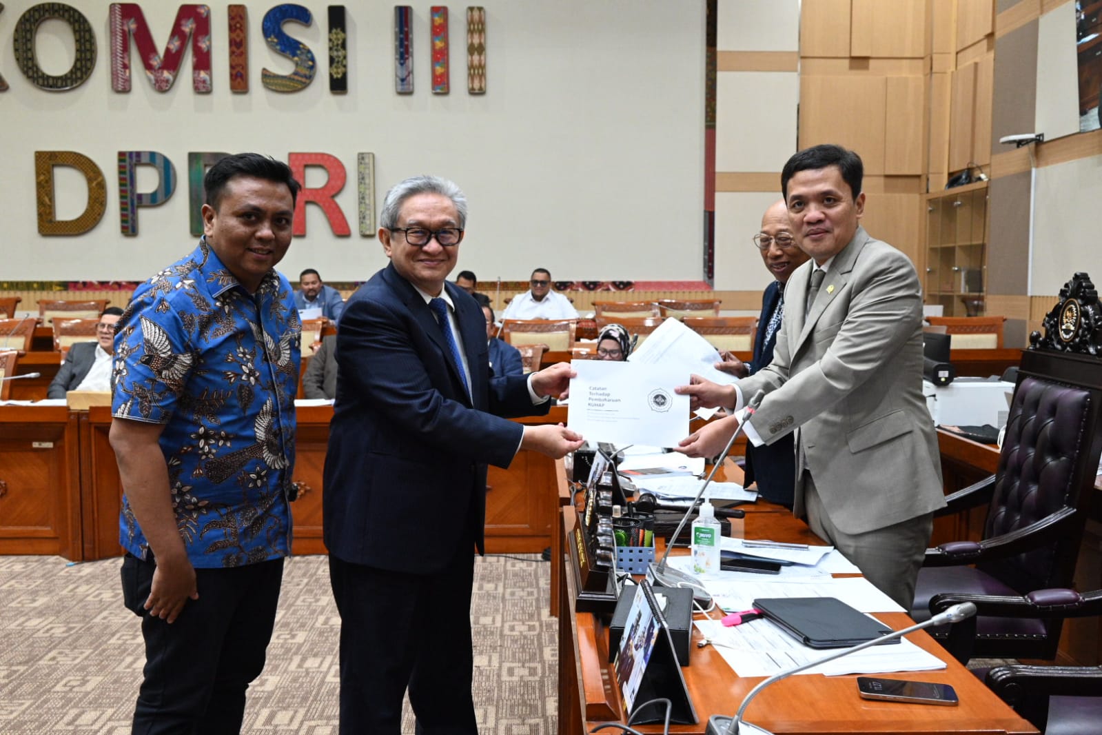 Ketua Komisi III DPR RI Habiburokhman, saat Rapat Dengar Pendapat Umum (RDPU) dengan advokat di Gedung Nusantara II, Senayan, Jakarta, Selasa (5/3/2025). Foto: Dep/vel.