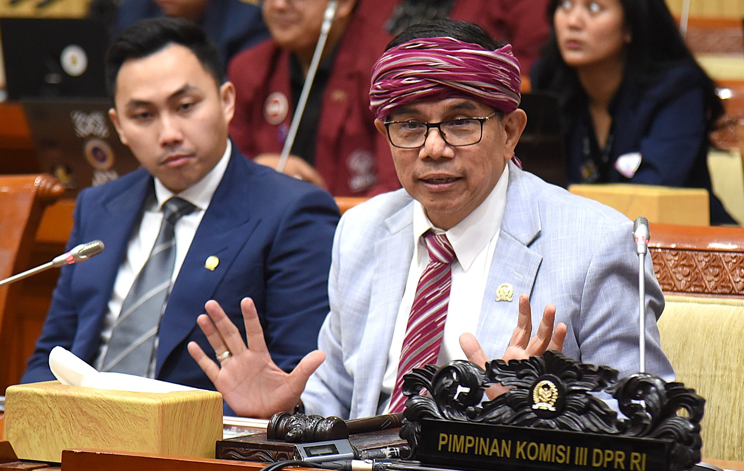 Anggota Komisi III Hinca Panjaitan dalam konferensi pers yang secara resmi menyampaikan draf final RUU KUHAP, di Gedung Nusantara II, DPR RI, Senayan, Jakarta, Kamis (20/3/2025). Foto : Devi/Andri.