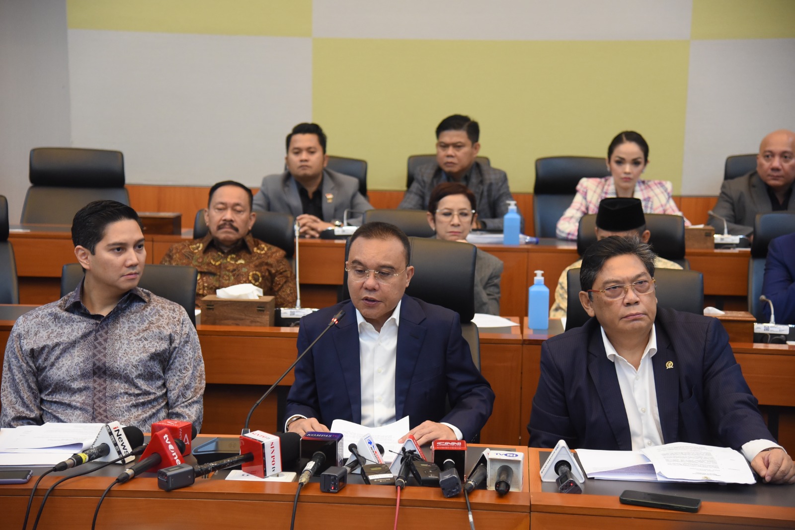 Wakil Ketua DPR RI Sufmi Dasco Ahmad saat konferensi pers yang digelar di Gedung Nusantara II DPR RI, Senayan, Jakarta, Senin (17/3/2025). Foto : Arief/Andri.