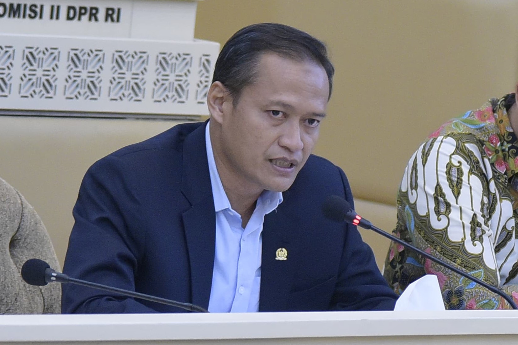 Anggota Komisi II DPR RI Azis Subekti, dalam Rapat Kerja (Raker) Komisi II DPR RI dengan Menteri PAN-RB dan Kepala BKN, yang membahas reformasi birokrasi dan strategi pengelolaan aparatur negara, di Gedung Nusantara, DPR RI, Senayan, Jakarta, Rabu (6/3/2025). Foto: Munchen/vel.