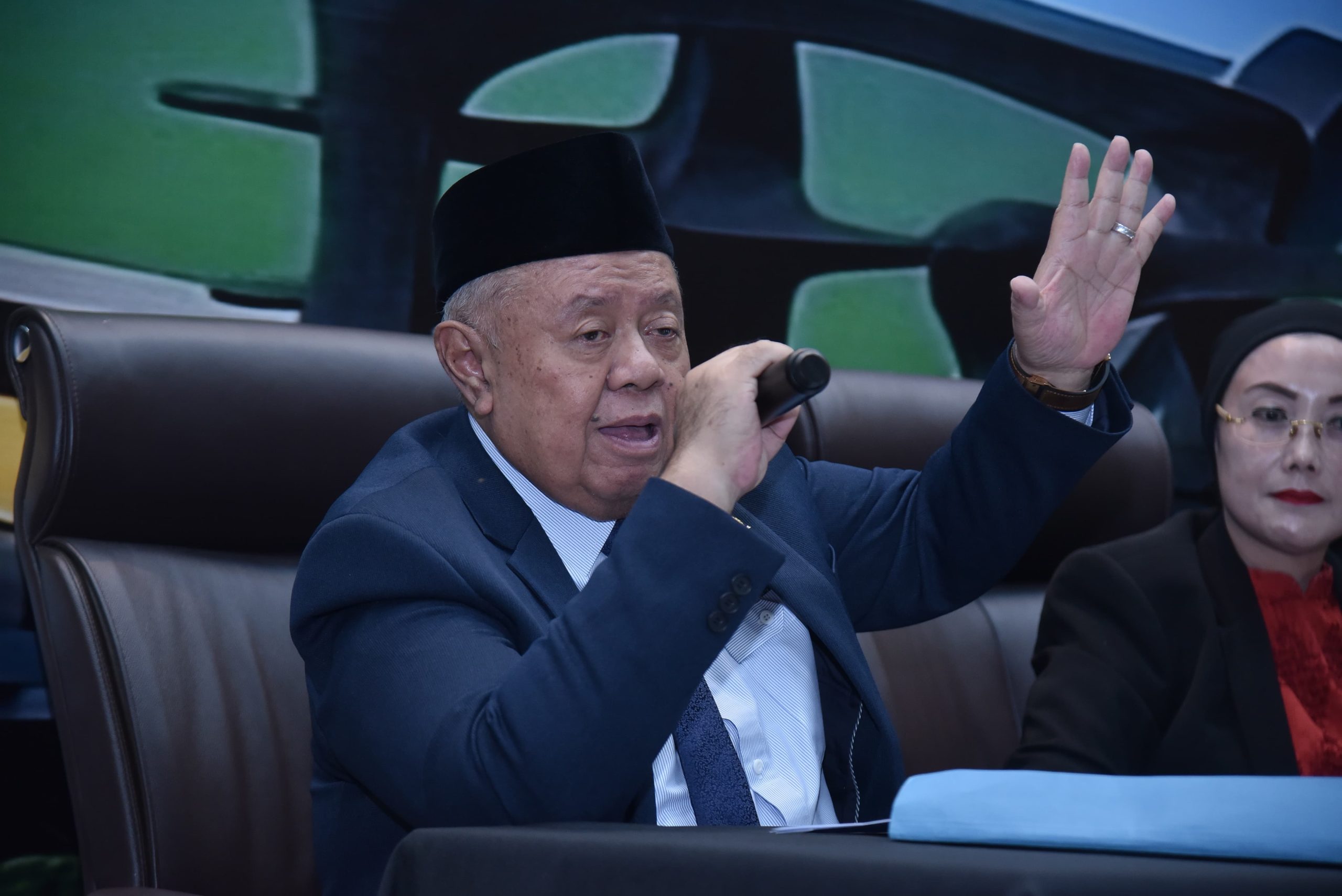 Anggota Komisi X DPR RI, Habib Syarief Muhammad, dalam Diskusi Dialektika Demokrasi bertema "Mengawal Komitmen Kementerian Agama dalam Penerapan Kebijakan Pesantren Ramah Anak" di Nusantara I, Senayan, Jakarta, Kamis (6/3/2025). Foto: Azka/vel.