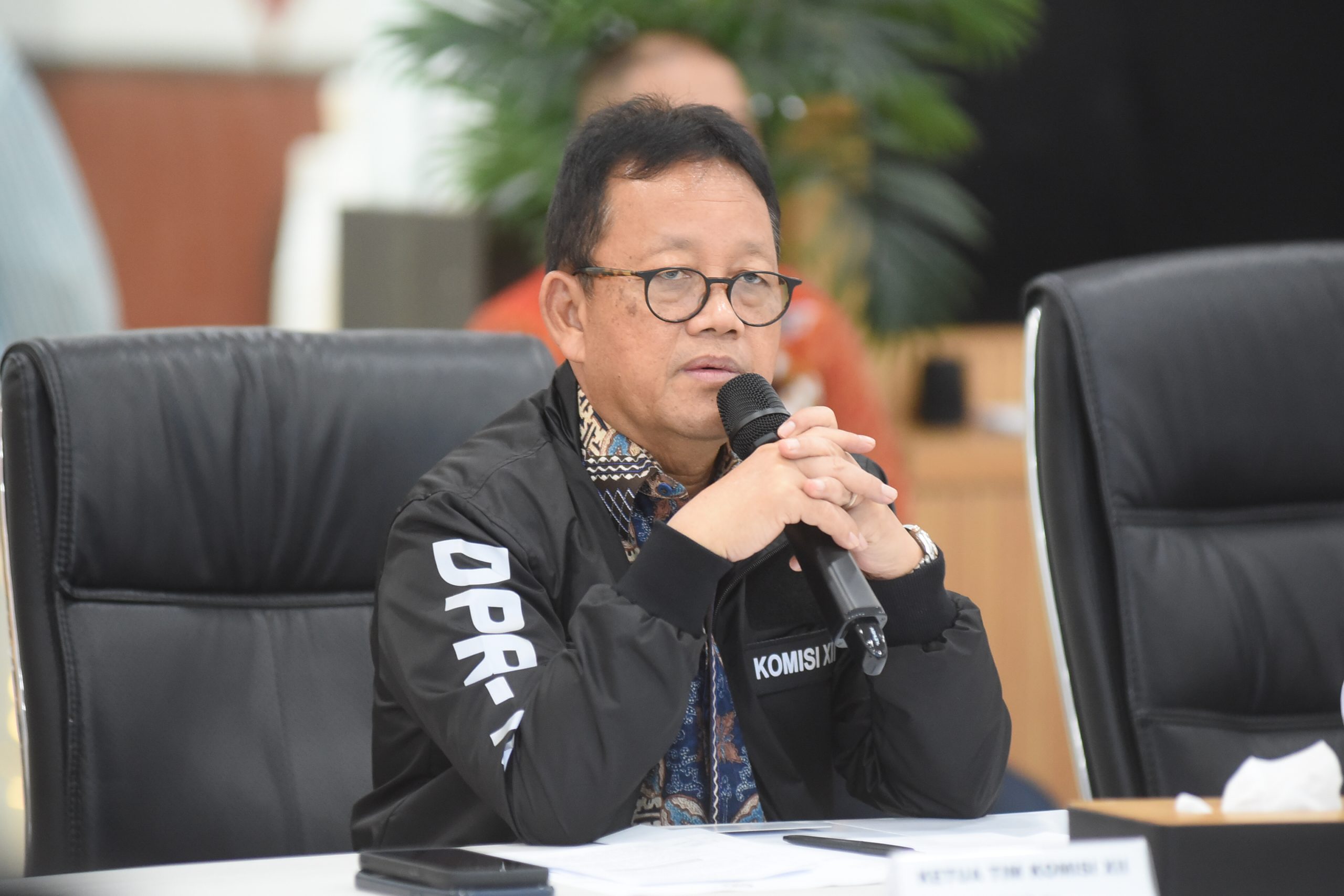 Wakil Ketua Komisi XII DPR RI, Sugeng Suparwoto, saat memimpin pertemuan kunjungan kerja spesifik ke PT Pertamina Geothermal Energy (PGE) di Lahendong, Sulawesi Utara. Foto: Dep/vel.