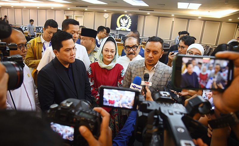 Ketua Komisi XIII Willy Aditya usai rapat dengan Wamenpora Taufik Hidayat, Ketua Umum PSSI Erick Thohir, Wakil Ketua Umum PSSI Zainudin Amali, serta Dirjen Administrasi Hukum Umum Kemenkumham RI Widodo, di Ruang Rapat Kerja Komisi XIII, Gedung Nusantara II, DPR RI, Rabu (5/3/2025). Foto : Runi/Andri.