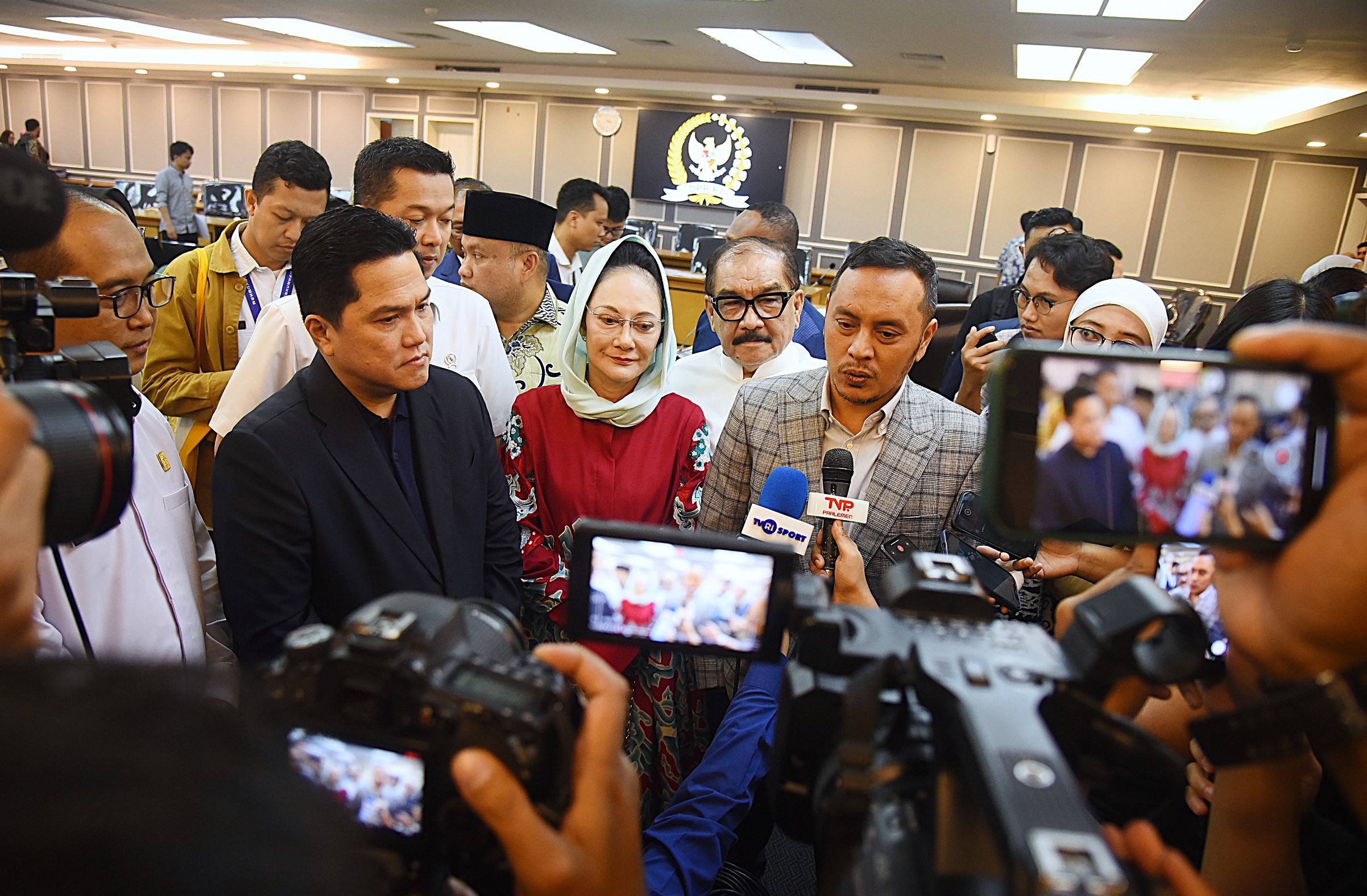 Ketua Komisi XIII Willy Aditya usai rapat dengan Wamenpora Taufik Hidayat, Ketua Umum PSSI Erick Thohir, Wakil Ketua Umum PSSI Zainudin Amali, serta Dirjen Administrasi Hukum Umum Kemenkumham RI Widodo, di Ruang Rapat Kerja Komisi XIII, Gedung Nusantara II, DPR RI, Rabu (5/3/2025). Foto : Runi/Andri.