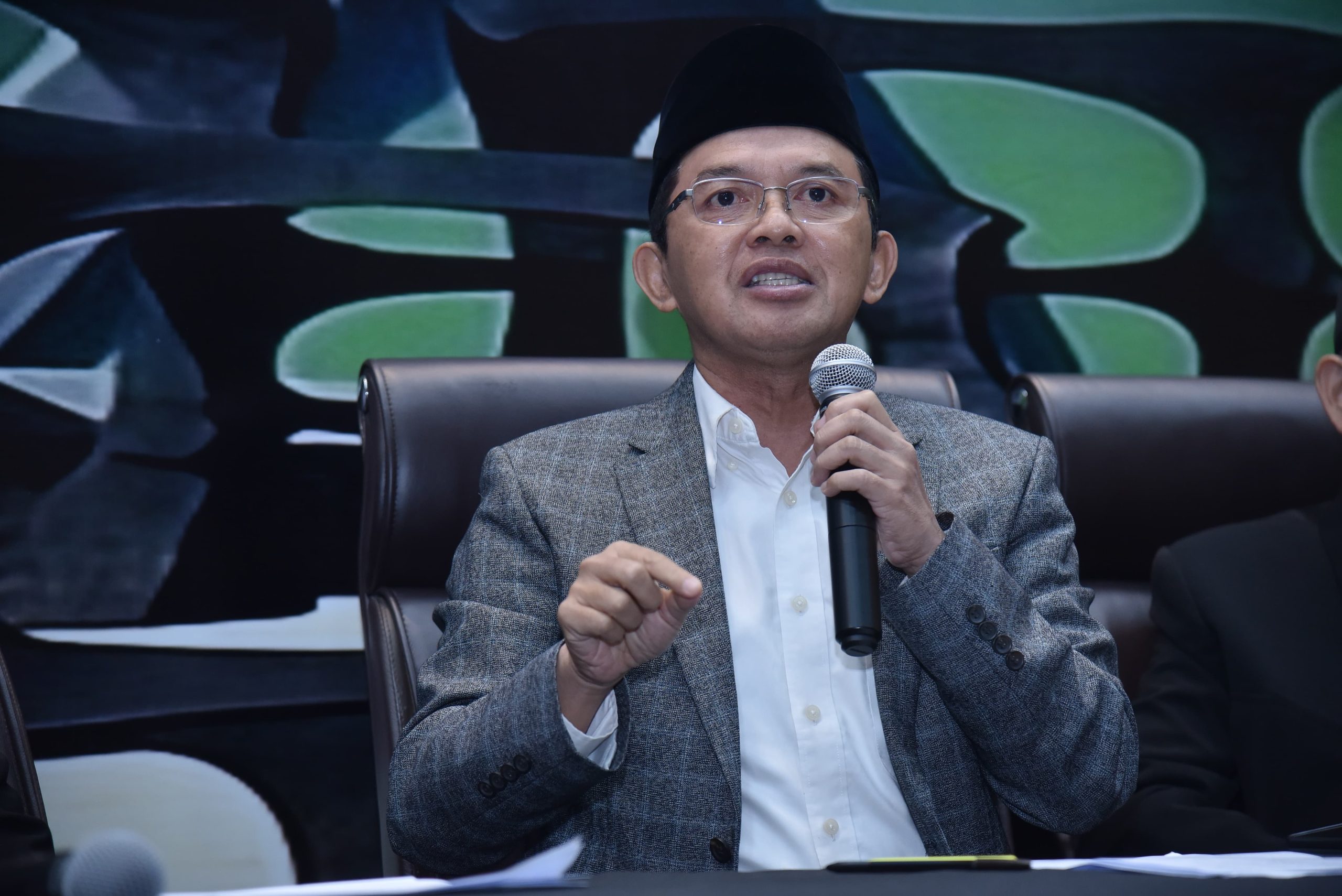Anggota Komisi VIII DPR RI, Maman Imanulhaq, dalam diskusi Dialektika Demokrasi bertema "Mengawal Komitmen Kementerian Agama dalam Penerapan Kebijakan Pesantren Ramah Anak" yang digelar di Kompleks Parlemen, Senayan, Jakarta, Kamis (6/3/2025). Foto: Azka/vel.