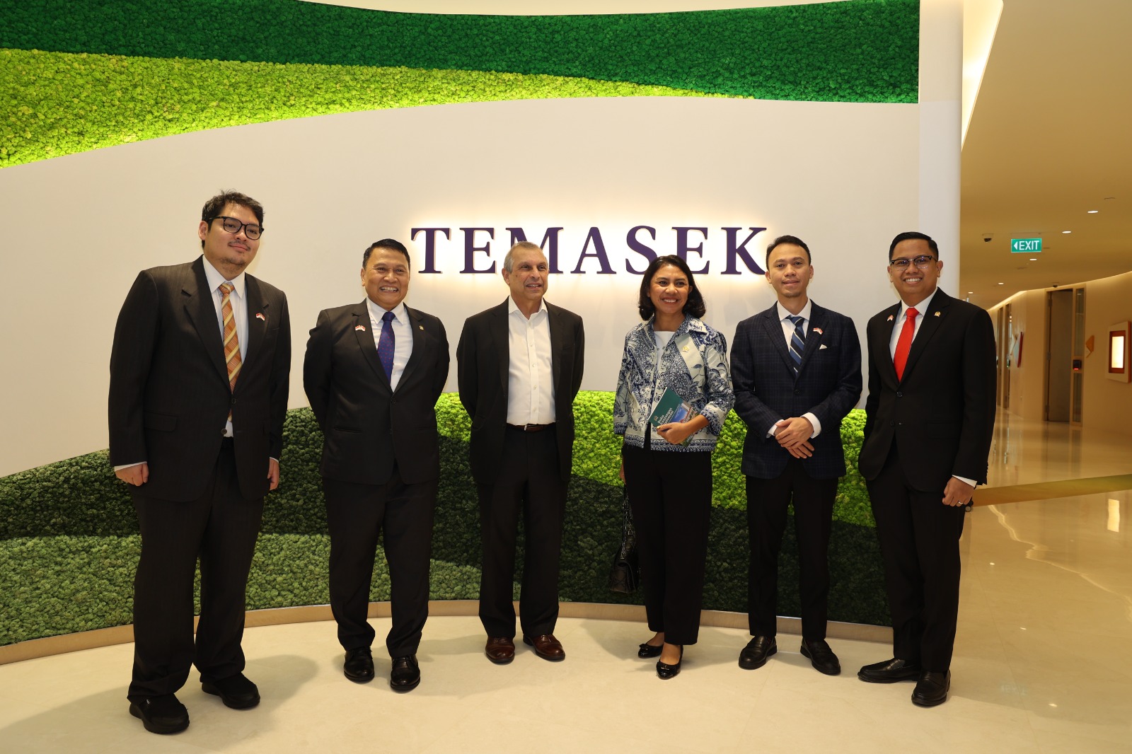 Ketua BKSAP DPR RI Mardani Ali Sera bersama delegasi BKSAP DPR RI, saat kunjungan BKSAP ke Perusahaan Temasek, di Singapura. Foto: Ist/vel.