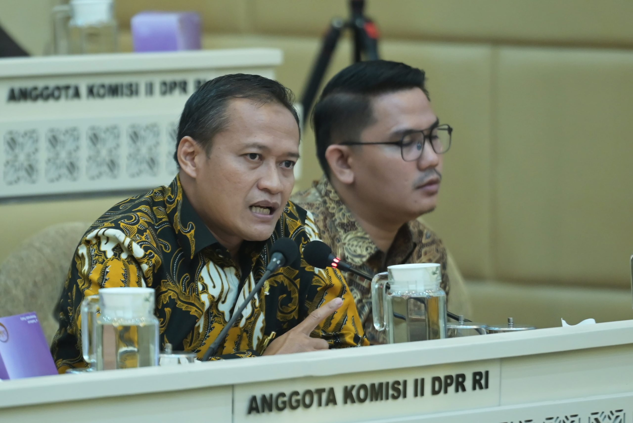 Anggota Komisi II DPR RI Azis Subekti dalam Rapat Dengar Pendapat (RDP) Komisi II DPR RI bersama Menteri Dalam Negeri, KPU, Bawaslu, dan DKPP di Gedung DPR RI, Kamis (27/2/2025). Foto : Andri.
