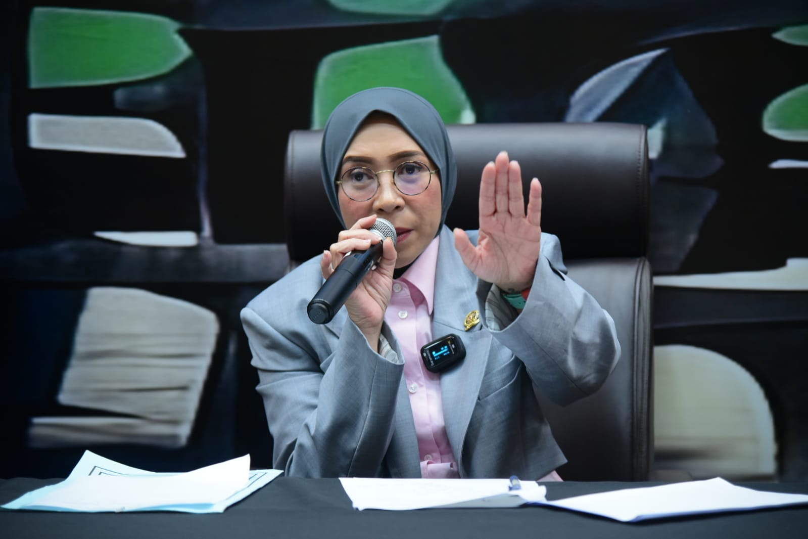 Anggota Komisi X DPR RI Melly Goeslaw dalam acara Dialetika Demokrasi dengan tema Revisi UU Hak Cipta Demi Lindungi Hak Pencipta, di Gedung DPR RI, Senayan, Jakarta, Selasa (4/3/2025). Foto : Oji/Andri.
