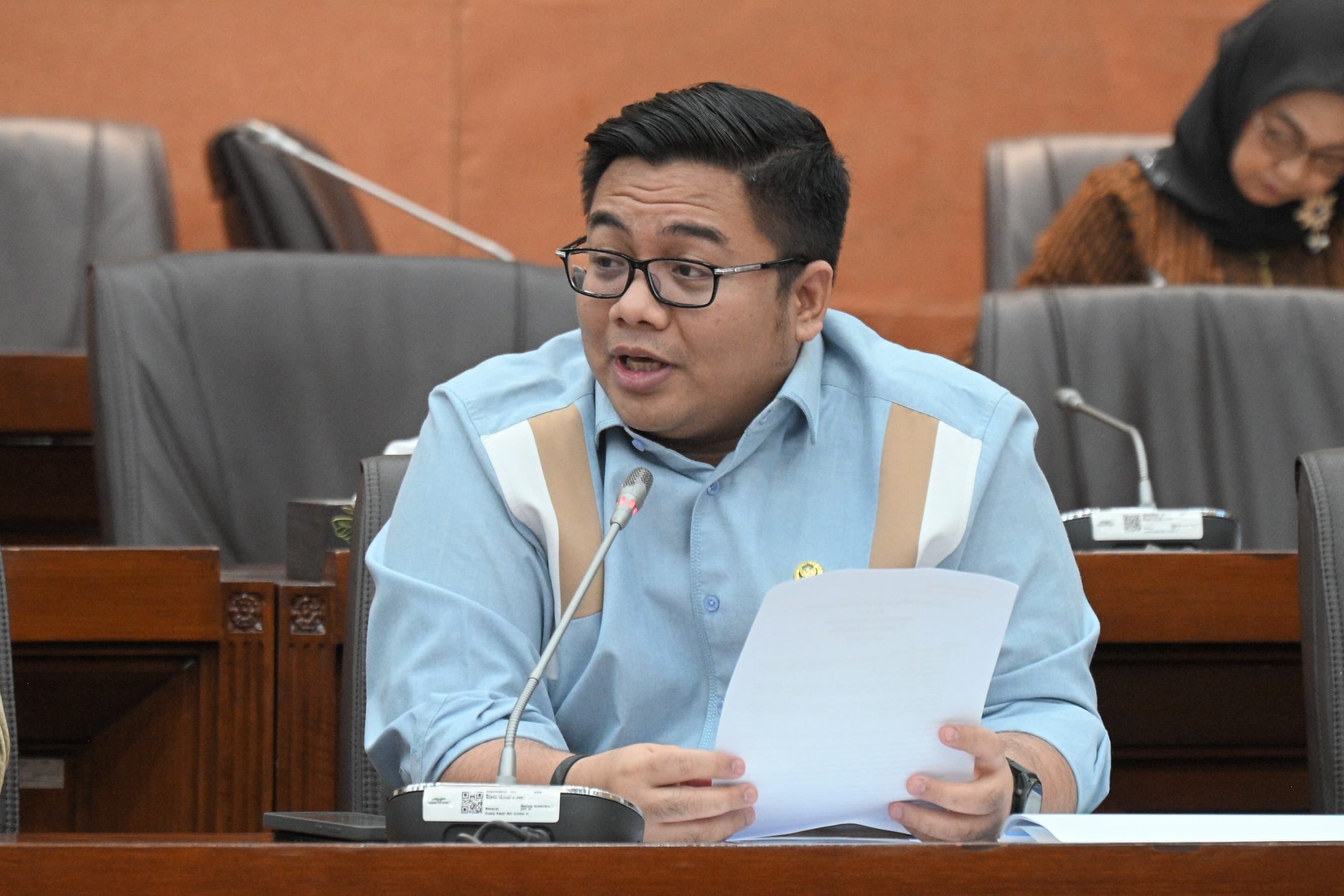 Anggota Komisi VI DPR RI Kawendra Lukistian, saat mengikuti Rapat Dengar Pendapat (RDP) dengan Dirut Danareksa beserta Subholding di Gedung Nusantara I, Senayan, Jakarta, Senin (10/3/2025). Foto: Farhan/vel