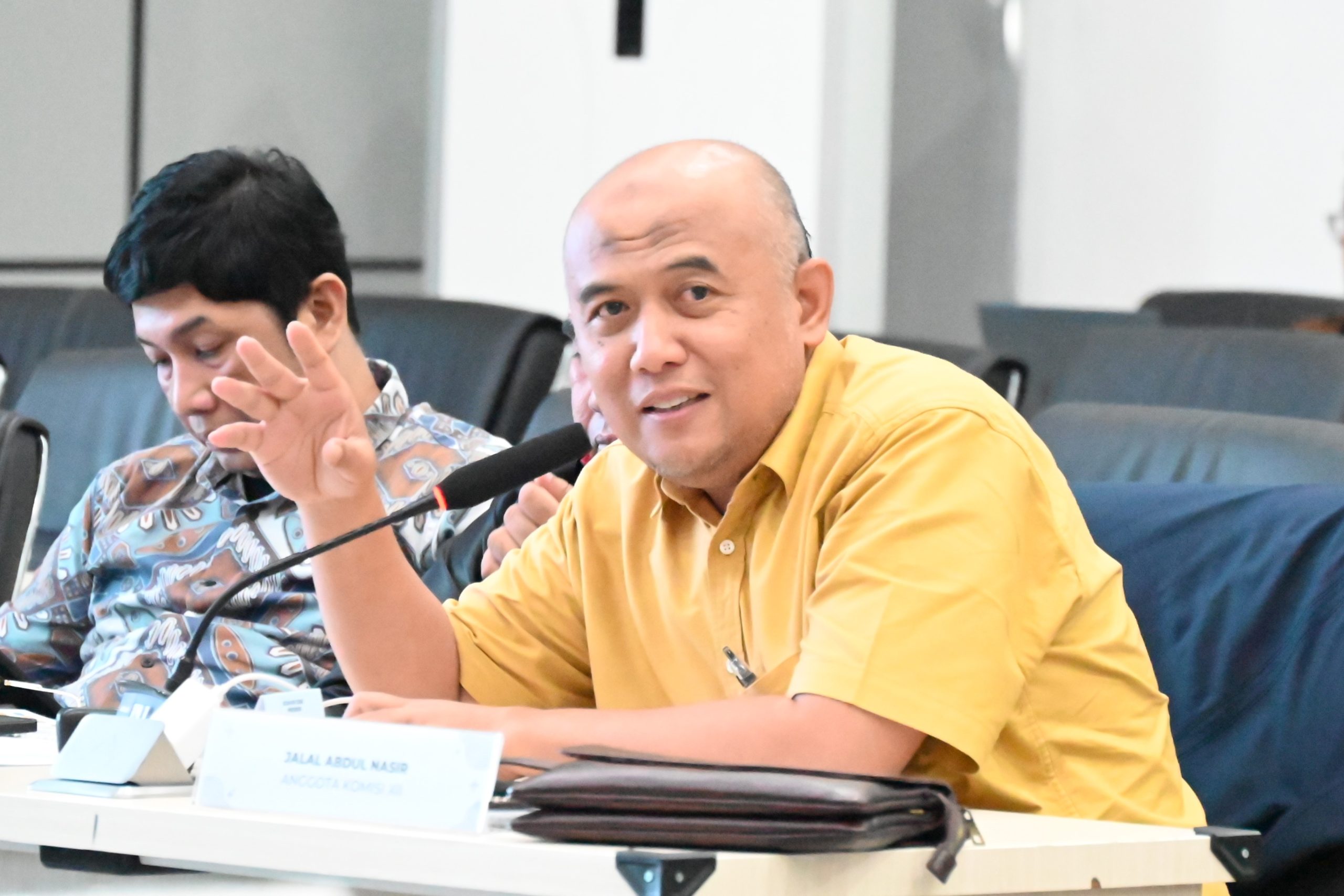 Anggota Komisi XII DPR RI, Jalal Abdul Nasir, saat mengikuti Kunjungan Kerja Spesifik Komisi XII DPR RI ke TBBM Panjang Pertamina (Persero) dan PLN UID Lampung, Kecamatan Rajabasa, Kota Bandar Lampung, Provinsi Lampung, Rabu (12/3/2025). Foto: Saum/vel.