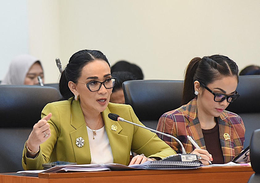 Anggota Komisi I DPR RI Amelia Anggraini dalam Rapat Dengar Pendapat Panja RUU Penyiaran dengan Dirjen Ekosistem Digital Komdigi serta pimpinan lembaga penyiaran seperti TVRI, RRI, dan LKBN ANTARA di Ruang Rapat Komisi I, Gedung Nusantara II DPR RI, Senayan, Jakarta, Senin (10/3/2025). Foto : Arief/Andri.