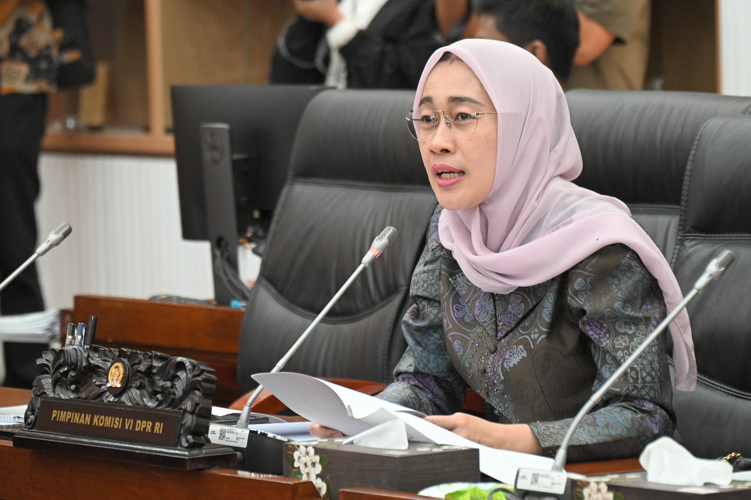 Wakil Ketua Komisi VI DPR RI Anggia Erma Rini saat membuka agenda Rapat Kerja Komisi VI DPR RI dengan Menteri Perdagangan Budi Santoso dan Rapat Dengar Pendapat dengan Direktur Utama Perum Bulog Novi Helmy Prasetya di Gedung Nusantara I, DPR RI, Senayan, Jakarta, Senin (3/3/2025). Foto : Farhan/Andri.