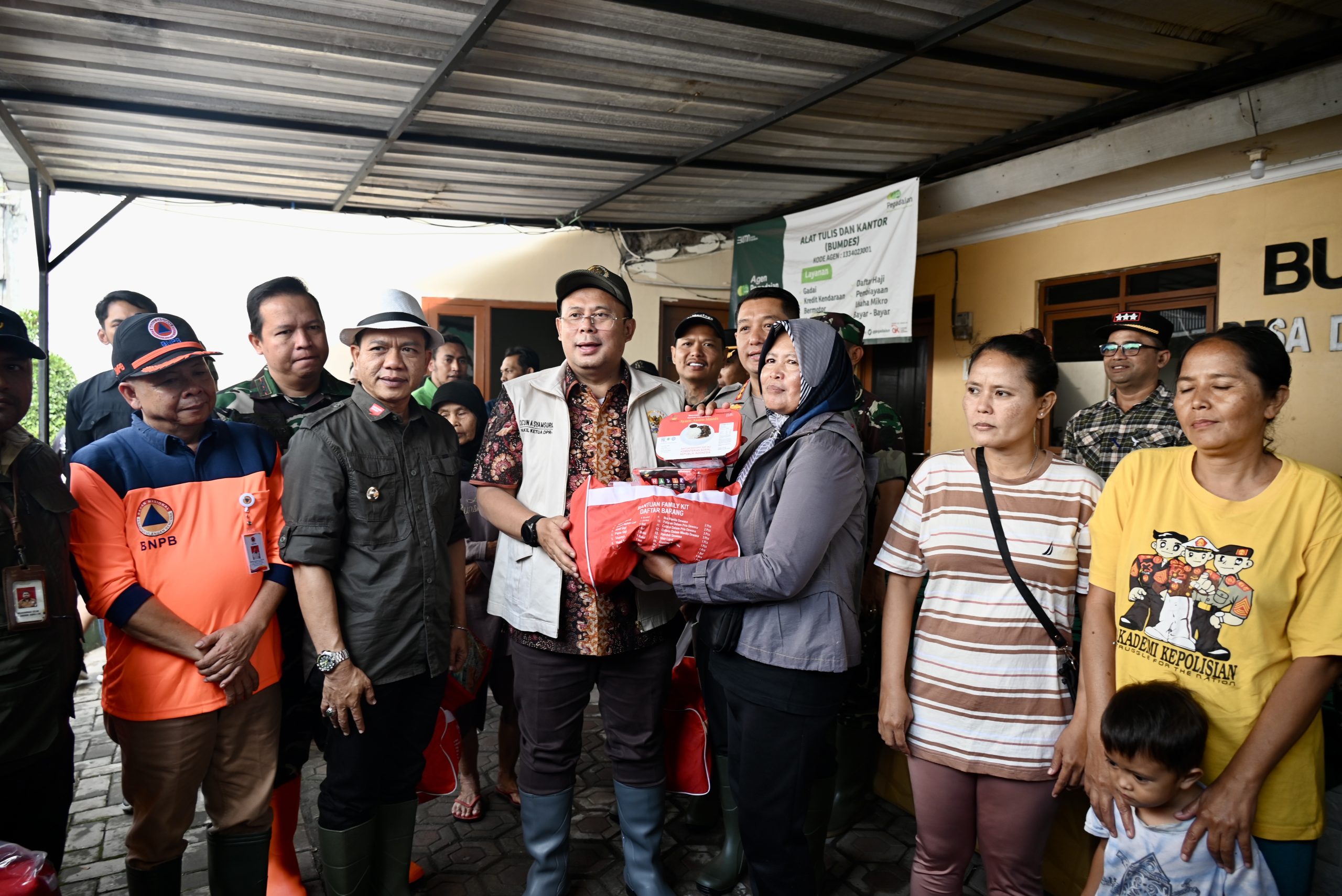 Wakil Ketua DPR RI Cucun Ahmad Syamsurijal saat kunjungannya ke Desa Dayeuhkolot, Kabupaten Bandung, Jawa Barat, Selasa (11/03/2025). Foto : Upi/Andri.