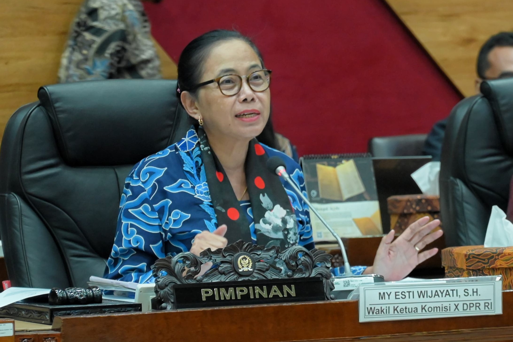 Wakil Ketua Komisi X DPR RI, My Esti Wijaya, saat memimpin rapat kerja Komisi X dengan Kemendikdasmen di Gedung Nusantara I, DPR RI, Senayan, Jakarta, Rabu (12/3/2025). Foto: Mentari/vel.