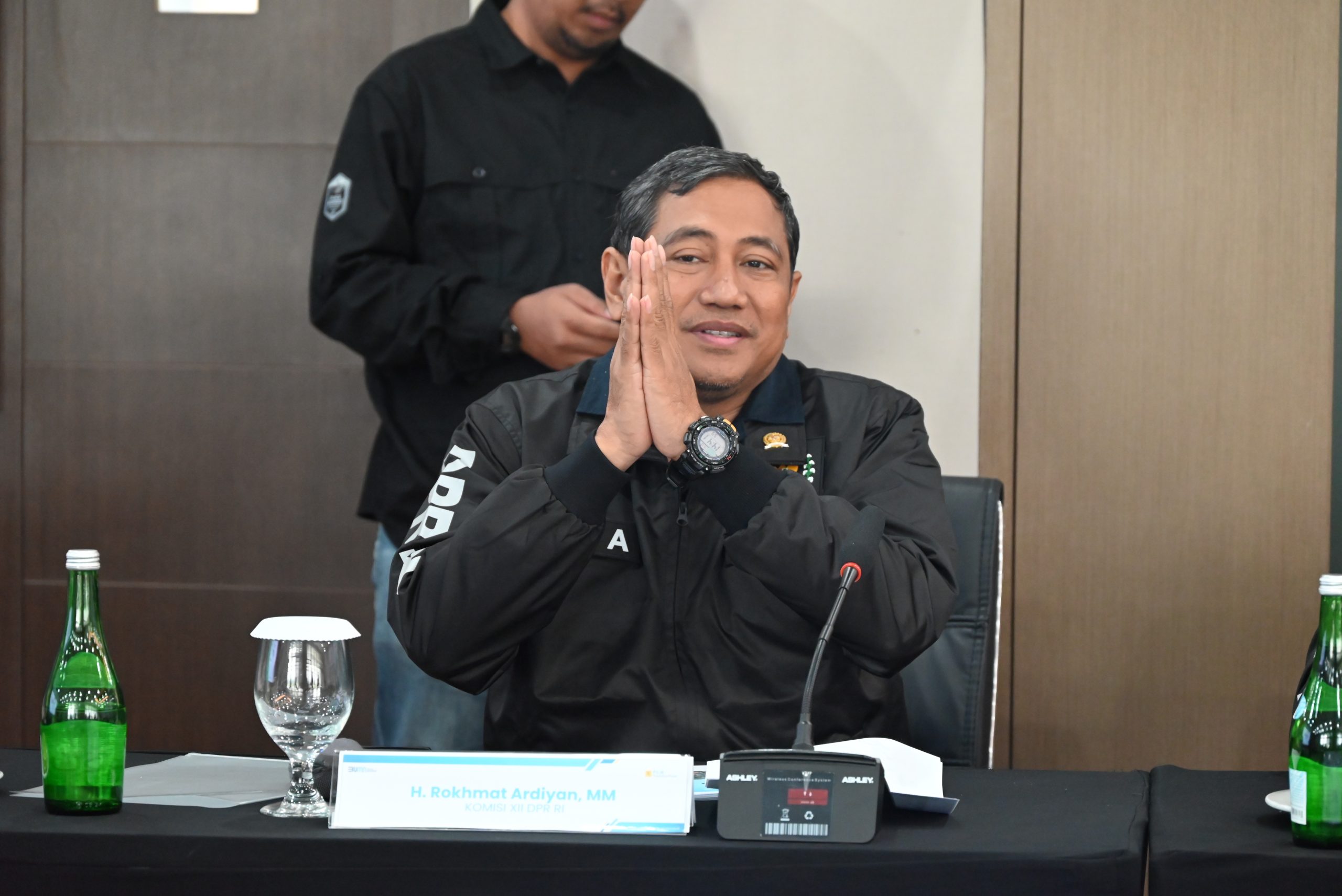 Anggota Komisi XII DPR RI Rokhmat Ardiyan saat kunjungan kerja reses Komisi XII DPR RI ke PLTU Paiton di Probolinggo, Jawa Timur, Minggu (13/4/2025). Foto: Galuh/vel.
