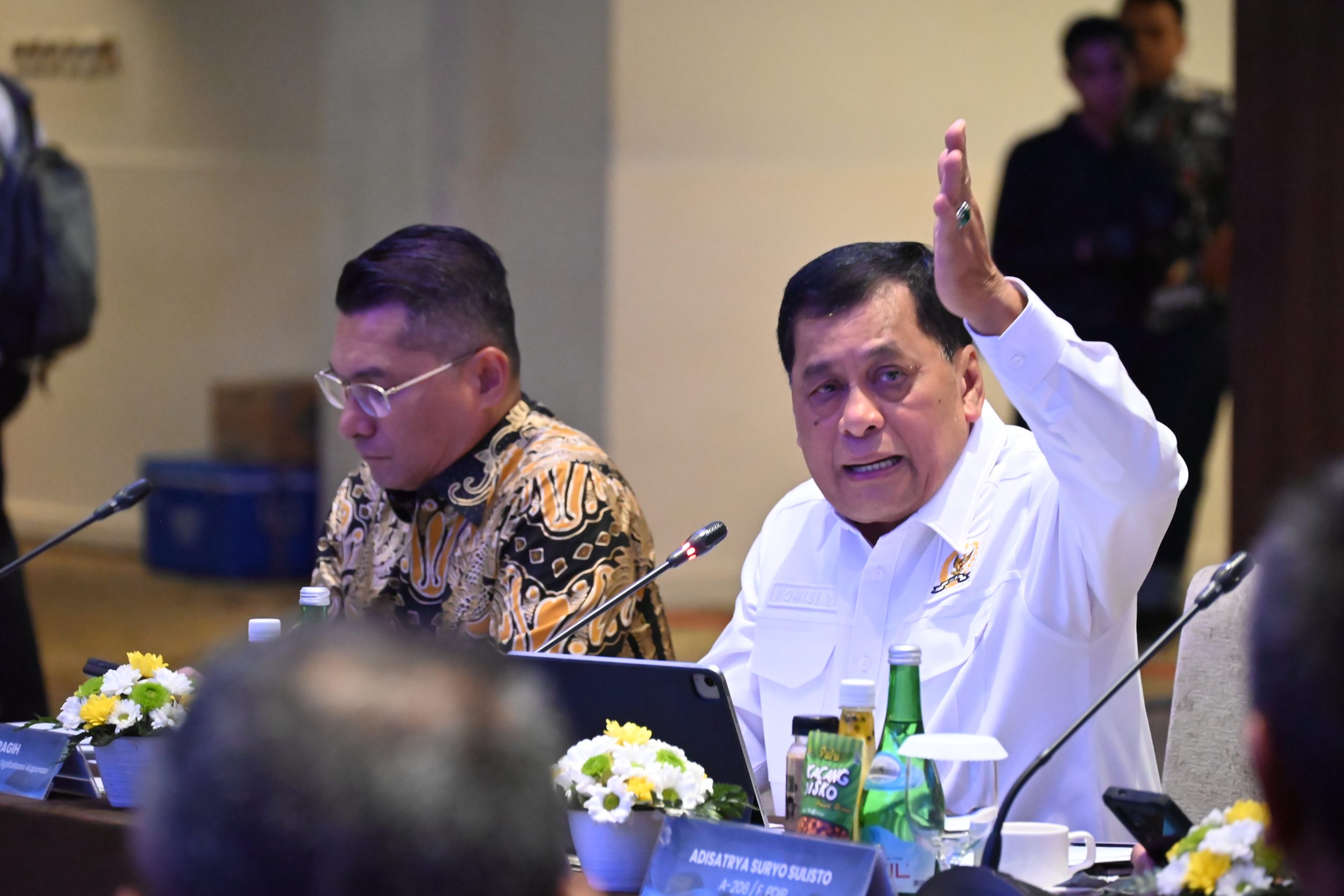 Wakil Ketua Komisi VI DPR RI H.A.M. Nurdin Halid saat memimpin Kunjungan Kerja Reses Komisi VI DPR RI di Makassar, Rabu (9/4/2025). Foto : Hira/Andri.