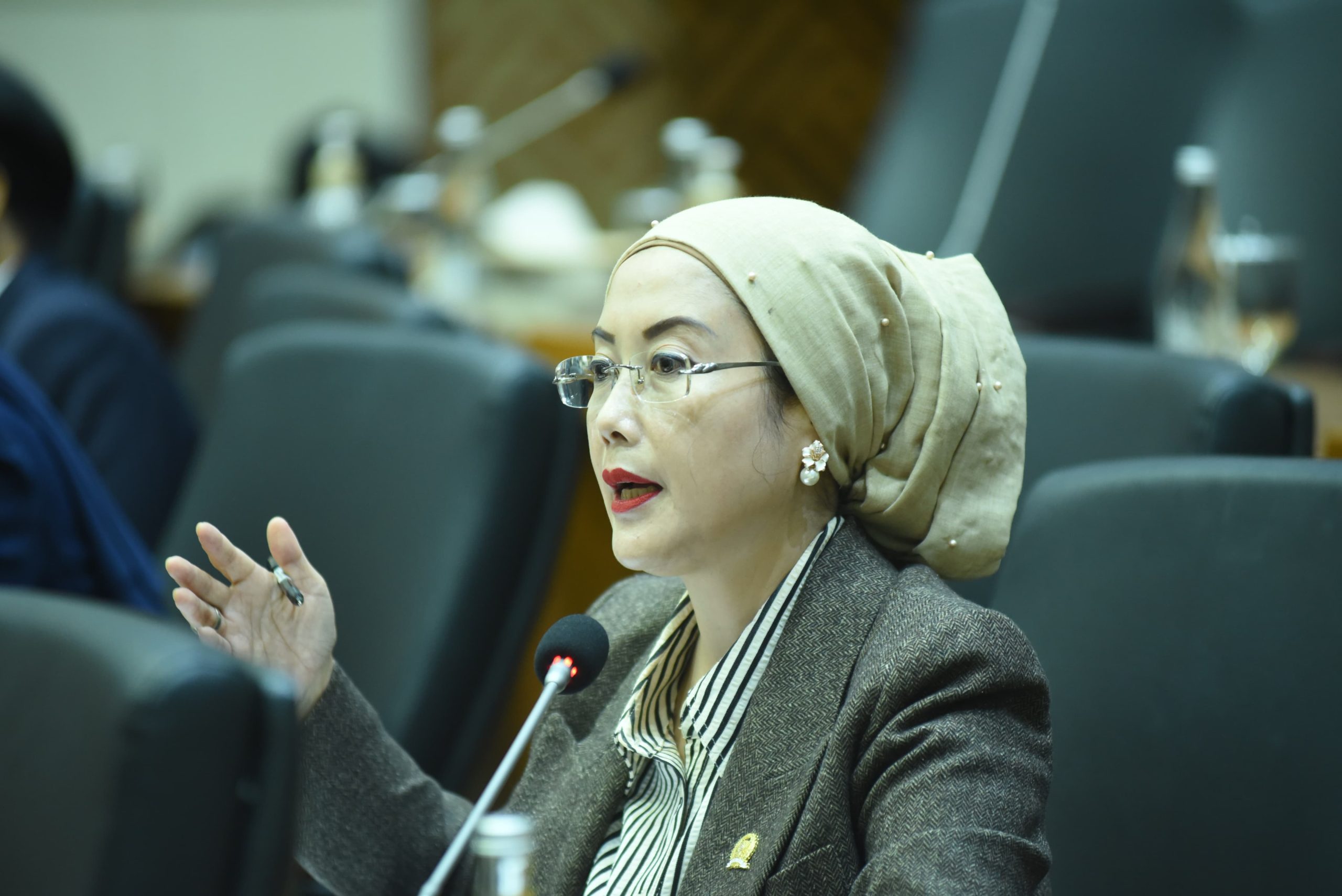 Anggota Badan Legislasi DPR RI, Selly Andriany Gantina, saat Rapat Dengar Pendapat Baleg DPR RI dengan Kementerian Sosial (Kemensos), Kementerian Perindustrian (Kemenperin), dan Bappenas dengan agenda Penyusunan RUU Tentang Perubahan UU No.16 Tahun 1997 Tentang Statistik yang digelar di Gedung Nusantara I, DPR RI, Senayan, Jakarta, Rabu (24/4/2025). Foto: Jaka/vel.