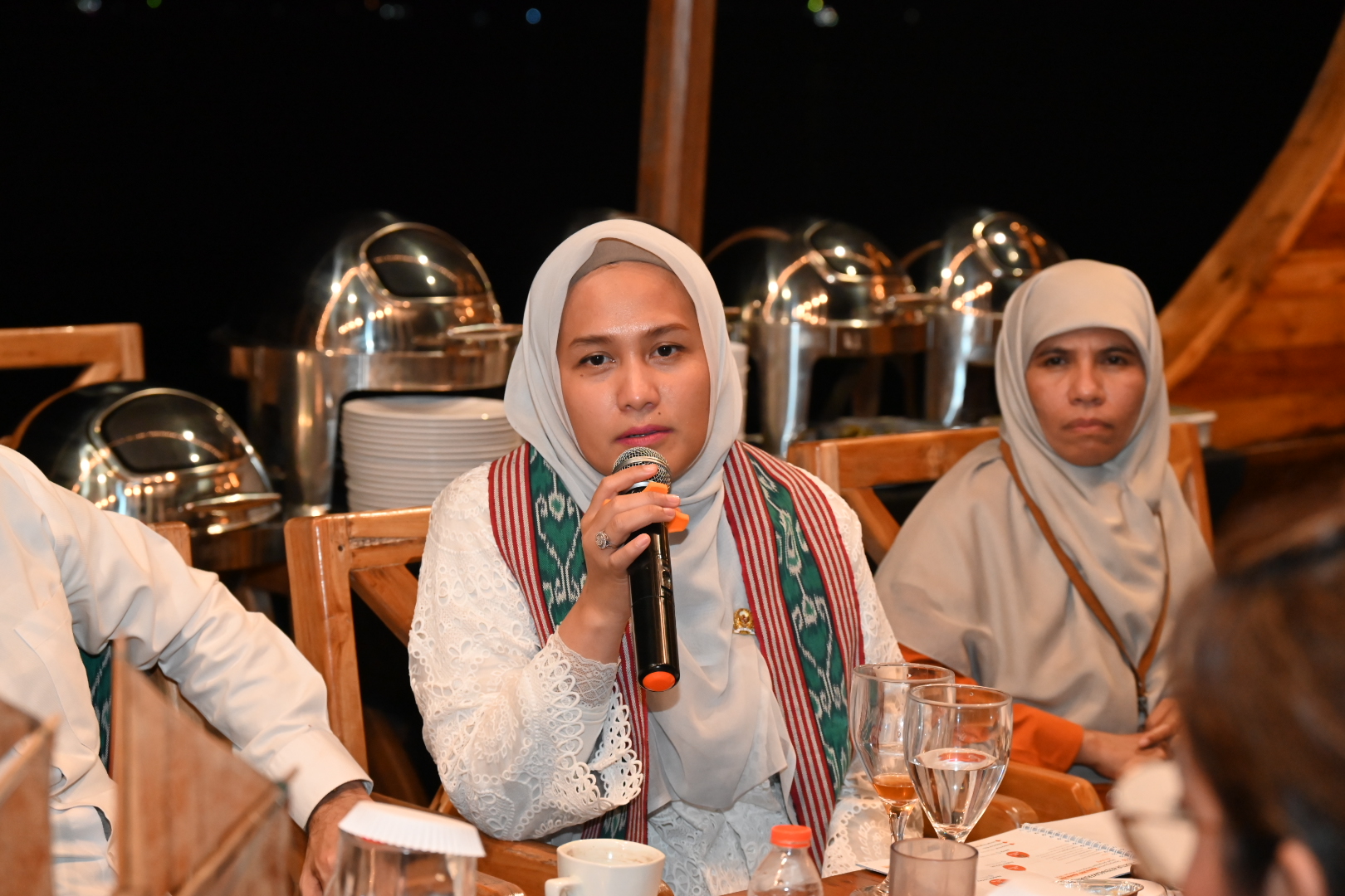 Anggota Komisi X DPR RI Karmila Sari, saat mengikuti pertemuan Komisi X DPR dengan BPS Provinsi Sulawesi Selatan di Makassar, Sulawesi Selatan, Kamis (10/4/2025). Foto: Tasya/vel.