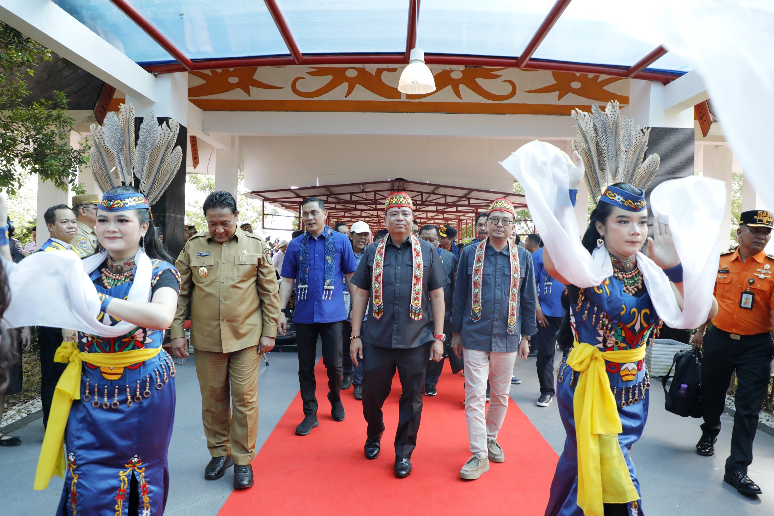 Ketua Komisi V DPR RI Lasarus, bersama tim saat kunjungan reses di Palangkaraya, Kalimantan Tengah, Senin (15/04/2025). Foto: Aisyah/vel.