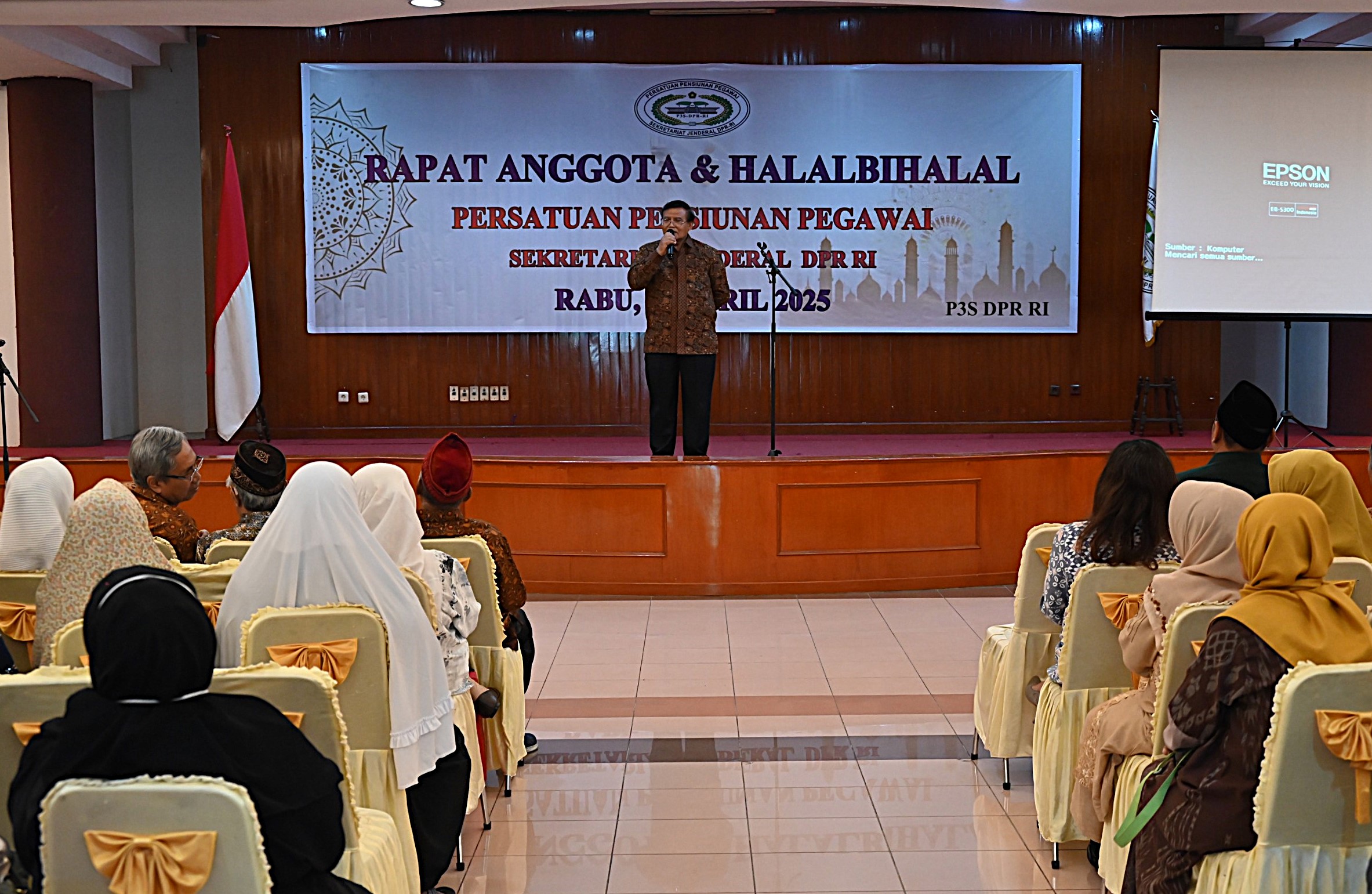 Ketua P3S DPR RI, Slamet Sutarsono dalam acara yang diadakan Persatuan Pensiunan Pegawai Sekretariat Jenderal DPR RI (P3S DPR RI) periode 2024–2028 menggelar Rapat Anggota dan Halalbihalal di Gedung Serbaguna Masjid Baiturrahman DPR RI, Kompleks Parlemen, Senayan, Jakarta, Rabu (23/4/2025). Foto : Prima/Andri.