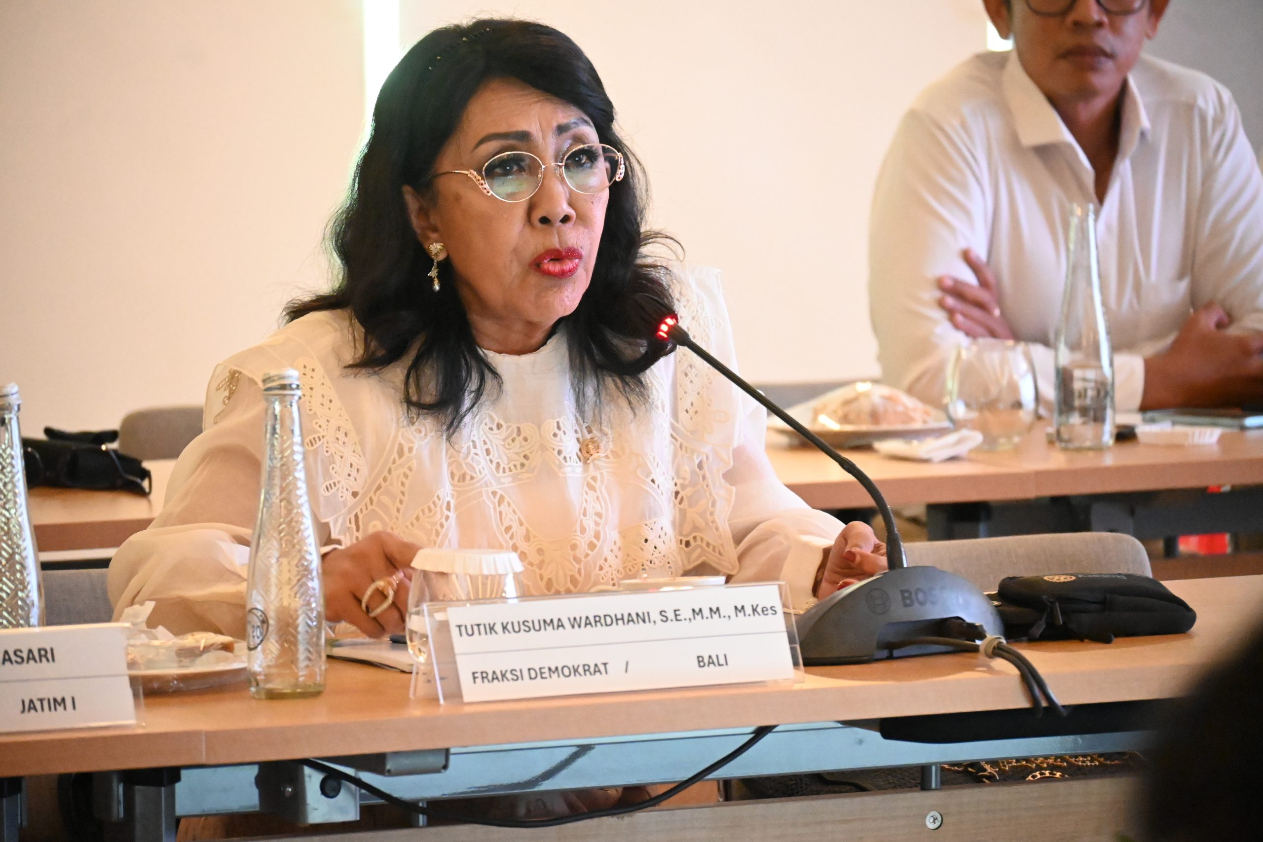 Anggota Komisi IX DPR RI, Tutik Kusuma Wardhani, saat mengikuti Kunjungan Kerja Komisi IX DPR RI ke Provinsi Bali, Senin (14/4/2025). Foto: Prima/vel.