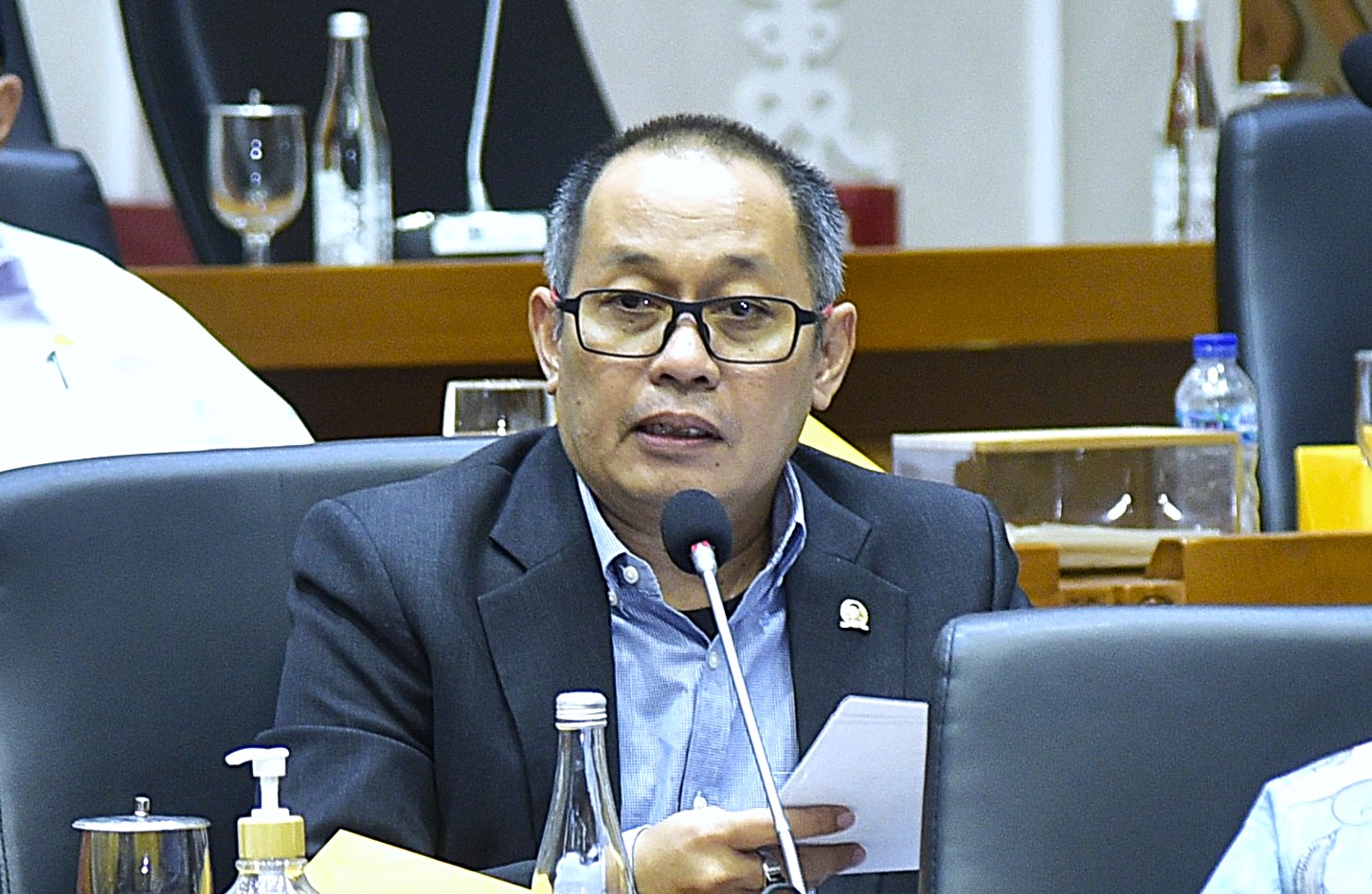 Anggota Badan Legislasi (Baleg) DPR RI Sofwan Dedy Ardyanto dalam rapat pleno Rapat Dengar Pendapat (RDP) Badan Legislasi (Baleg) DPR RI dengan Kementerian Komunikasi dan Digital (Dirjen Pengawasan Ruang Digital), Kementerian Perdagangan (Dirjen Perdagangan Dalam Negeri) membahas penyusunan RUU tentang Perubahan UU Nomor 16/1997 tentang Statistik di Senayan, Jakarta, Rabu (23/4/2025). Foto : Geraldi/Andri.