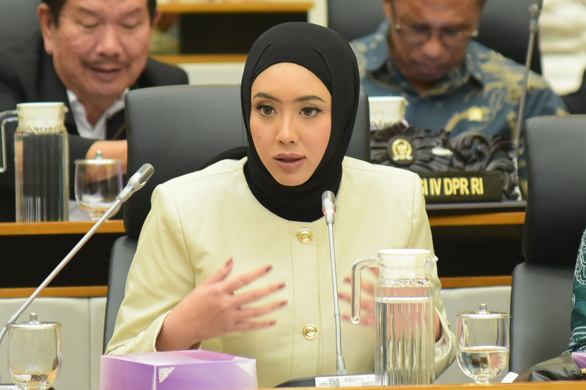 Anggota Komisi IV DPR RI Cindy Monica saat Rapat Kerja Komisi IV DPR RI dengan KKP di Senayan, Jakarta, Selasa (22/4/2025). Foto: Oji/vel.