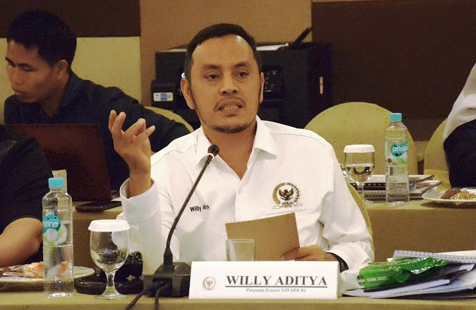 Ketua Komisi XIII DPR RI, Willy Aditya memimpin rapat Kunjungan Kerja Masa Reses Komisi XIII DPR RI di Padang, Sumatera Barat, Rabu (9/4/2025). Foto : Anju/Andri.