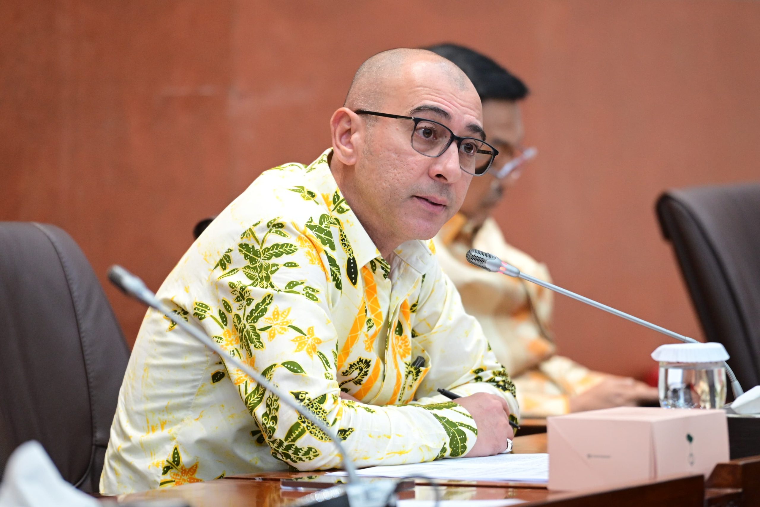 Anggota Komisi VI DPR RI, Nasim Khan dalam Rapat Dengar Pendapat Umum (RDPU) Komisi VI dengan Perwakilan Paguyuban Karyawan PT Kertas Leces (Persero) terkait tunggakan gaji dan pesangon yang belum dibayarkan manajemen perusahaan di Gedung Nusantara I, Senayan, Jakarta, Senin (28/4/2025). Foto : Farhan/Andri.