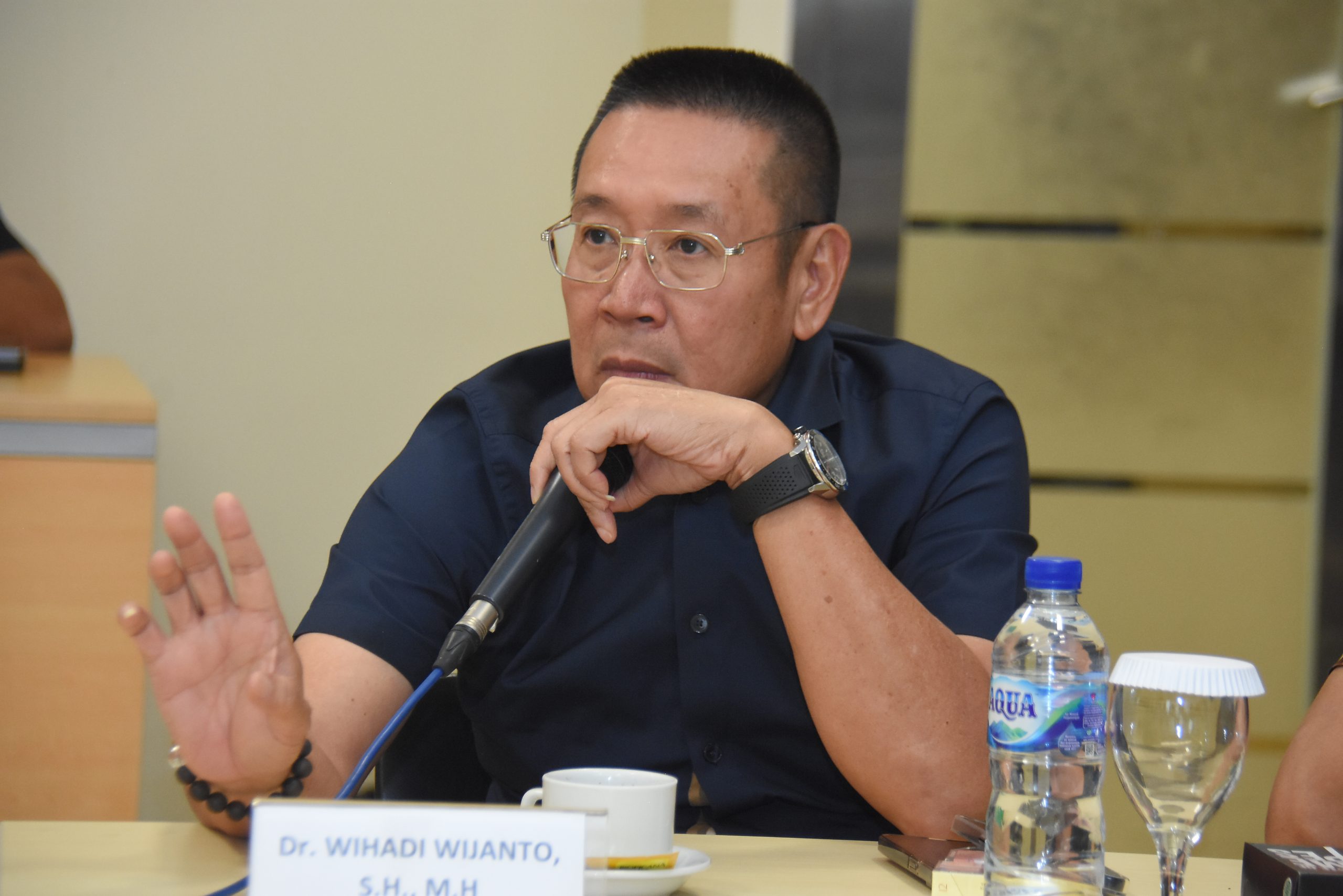 Anggota Komisi XI DPR RI, Wihadi Wiyanto saat mengikuti kunjungan kerja ke PT Gudang Garam, Pasuruan, Jawa Timur, Kamis (11/4/2025). Foto: Runi/vel.