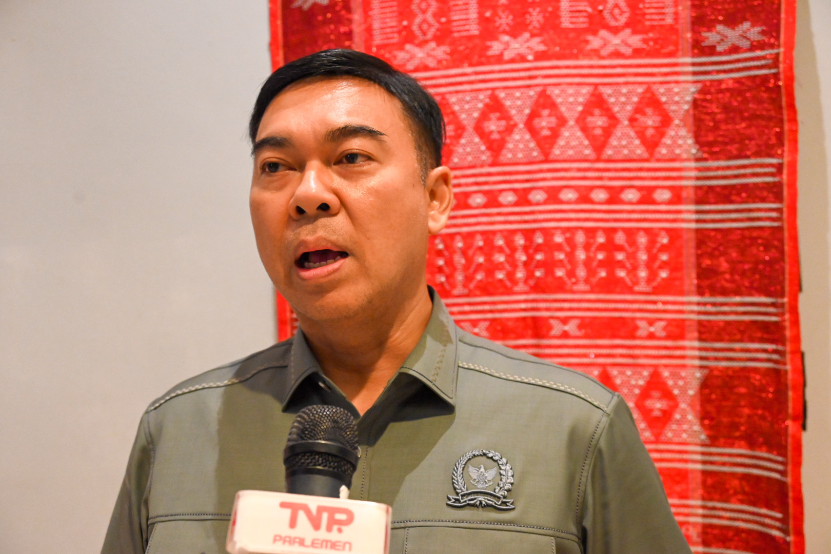Anggota Komisi VII DPR RI Rycko Menoza usai pertemuan dengan mitra kerja dan stakeholder terkait sawit, di Medan, Sumatera Utara, Kamis (11/4/2025). Foto: Ridwan/vel.