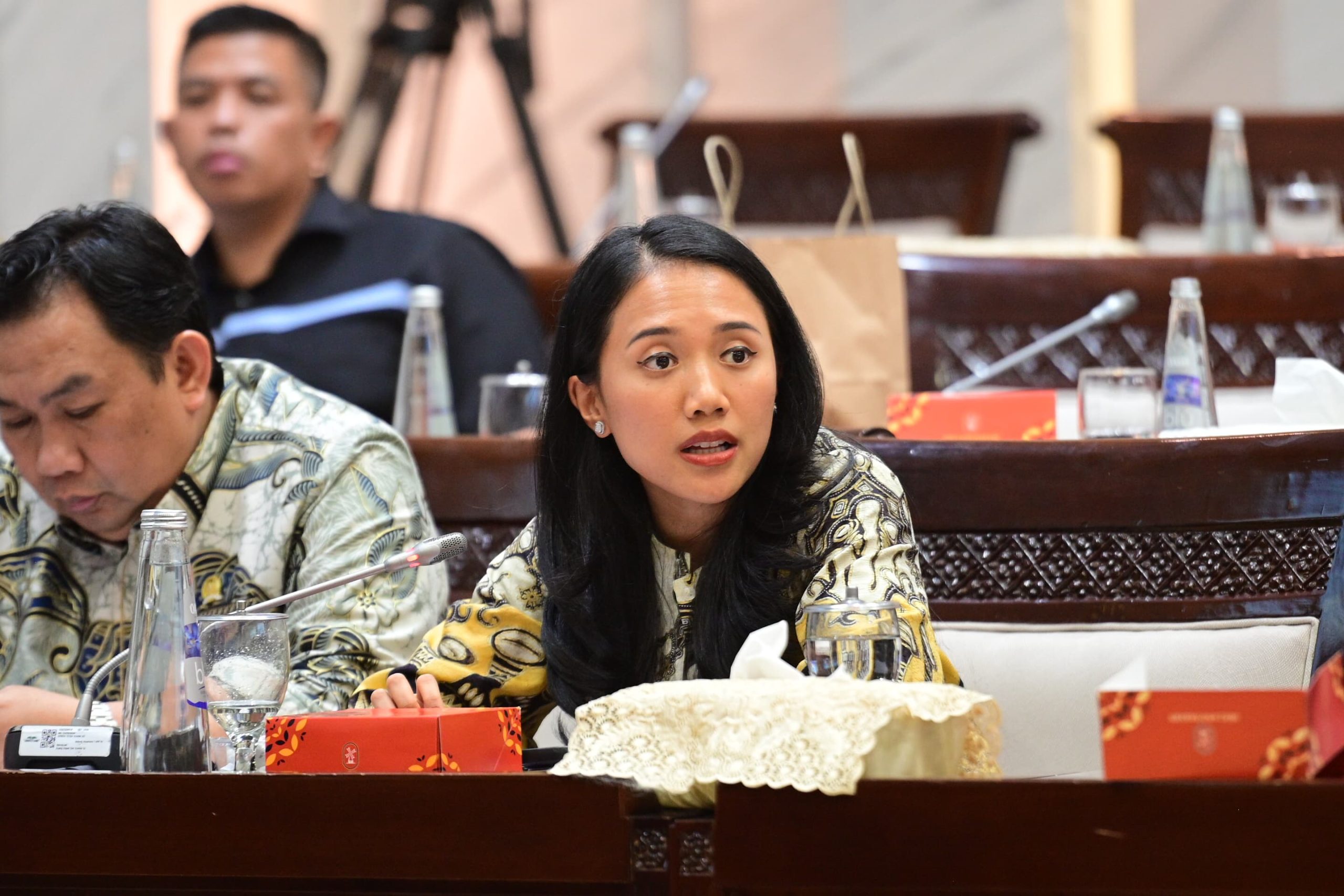 Anggota Komisi XI DPR RI, Puteri Komarudin, dalam rapat kerja Komisi XI DPR RI di Gedung Nusantara I, Senayan, Jakarta, Senin (28/4/2025). Foto: Wilga/vel.