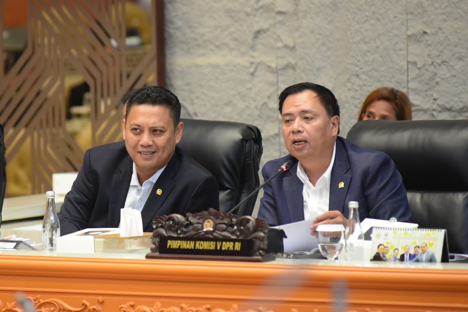 Ketua Komisi V DPR RI Lasarus dalam rapat kerja Komisi V DPR dengan Menteri Perhubungan, Menteri Pekerjaan Umum, Korlantas Polri, BMKG, hingga Basarnas di Gedung Nusantara, Senayan, Jakarta, Rabu (23/4/2025). Foto : Oji/Andri.
