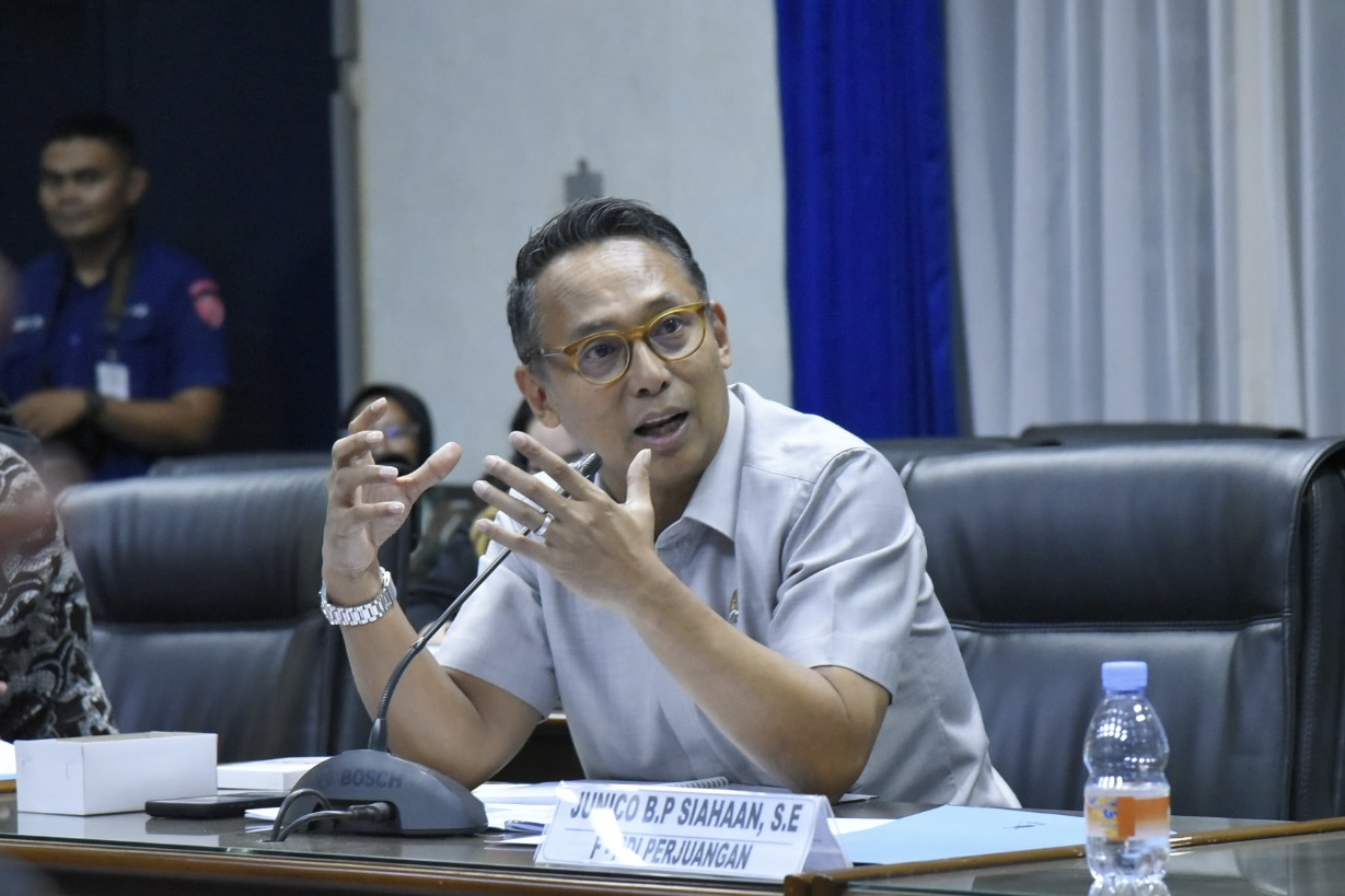 Anggota Komisi I DPR RI Junico BP Siahaan, saat mengikuti kusnpek di Marko Kopasgat Bandung, Jawa Barat, Selasa (15/04/2025). Foto: Dipa/vel.