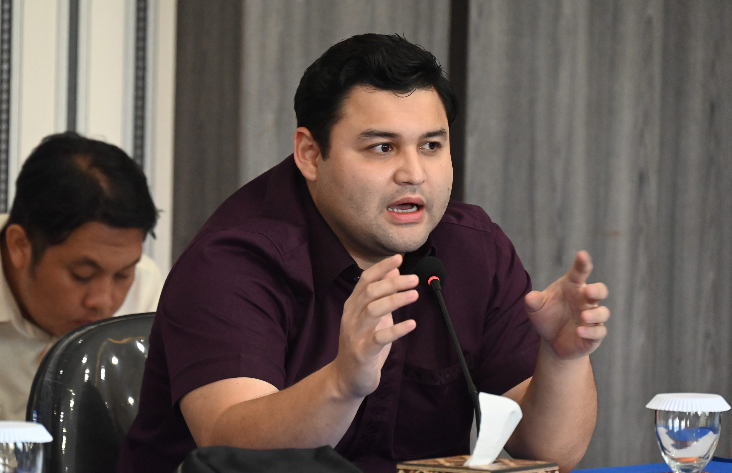 Anggota Komisi I DPR RI Gavriel Putranto Novanto saat pertemuan di Pangkalan Utama TNI Angkatan Laut VII (Lantamal VII) di Kupang, NTT, Jumat (25/4/2025). Foto : Galuh/Andri.