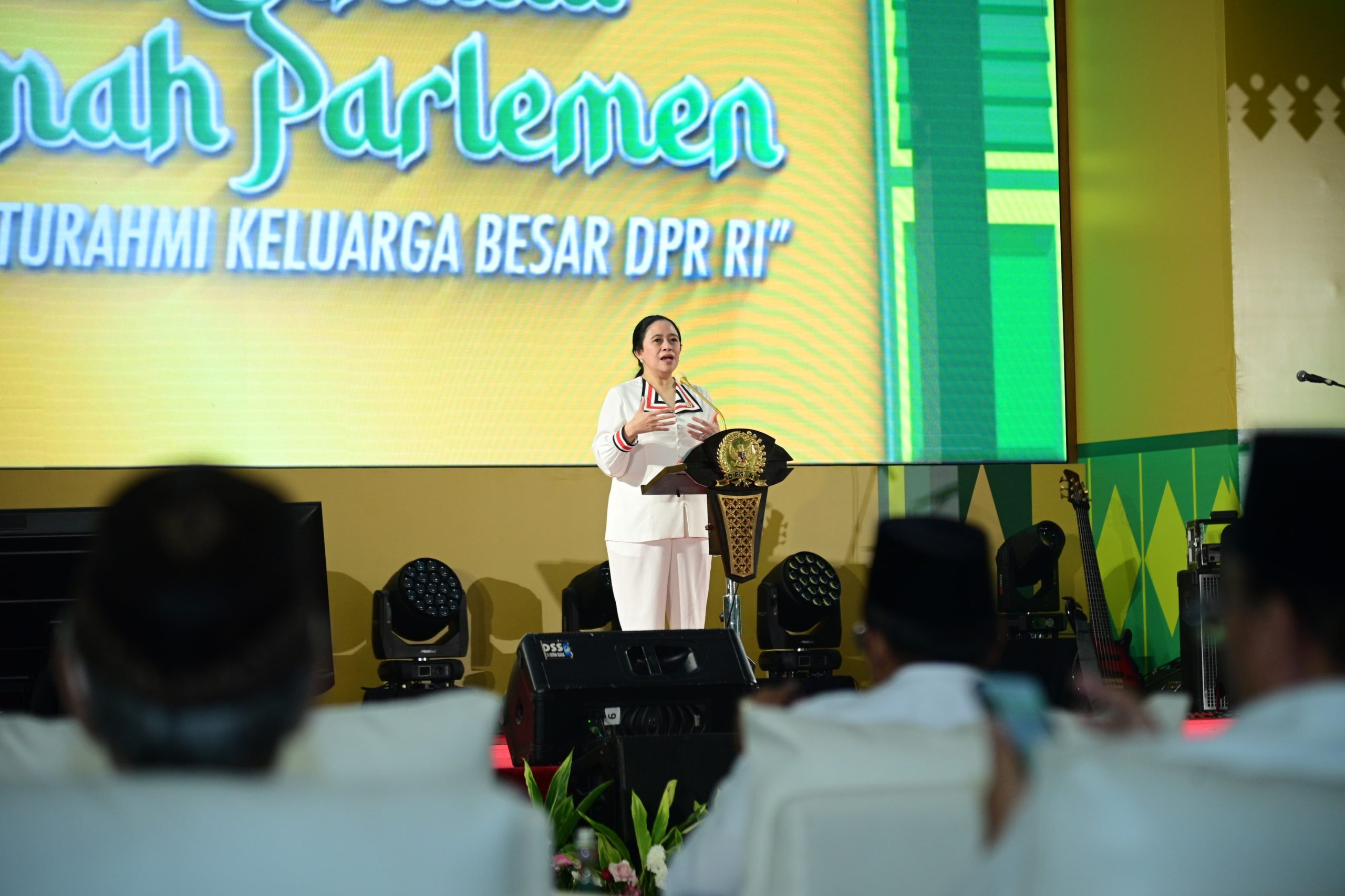 Ketua DPR RI Dr. (H.C.) Puan Maharani saat memberikan sambutan pada Halalbihalal Parlemen dengan tema "Perkuat Silaturahmi Keluarga Besar DPR RI yang digelar di Gedung Nusantara IV DPR RI, Senayan, Jakarta, Senin (14/4/2025). Foto: Farhan/vel.