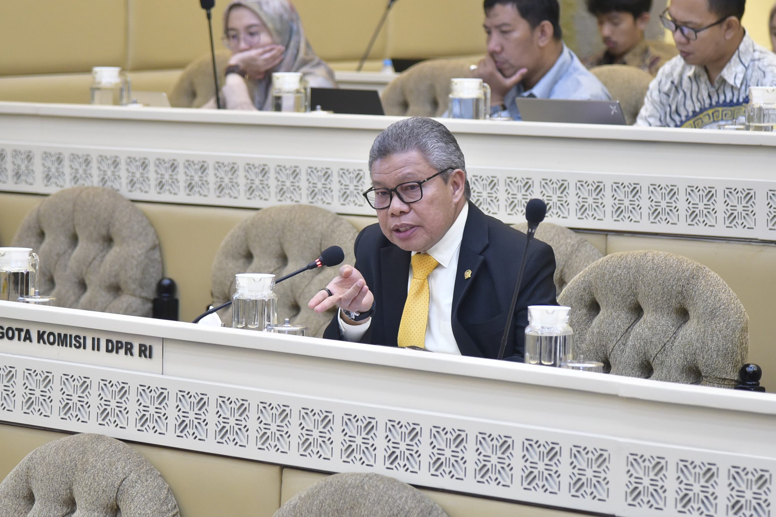 Anggota Komisi II DPR RI, Muhammad Taufan Pawe, saat Rapat Kerja Komisi II DPR RI bersama Menteri ATR/BPN, Nusron Wahid, di ruang rapat Komisi II, Senayan, Jakarta, Senin (21/4/2025). Foto: Munchen/vel.