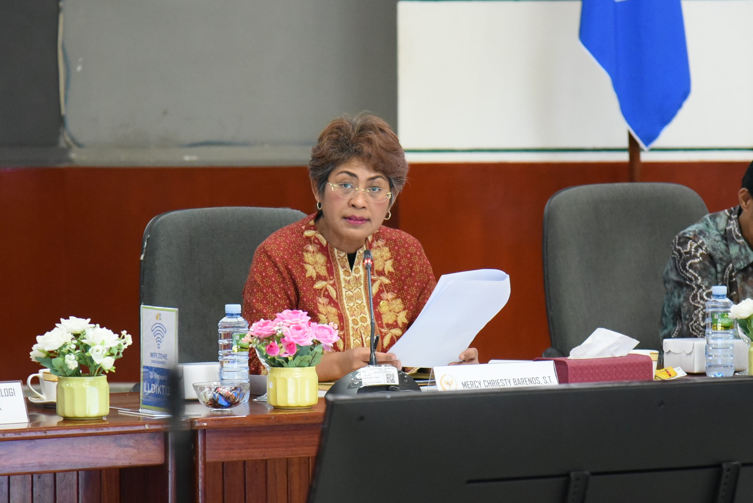 Anggota Komisi X DPR RI, Mercy Chriesty Barends, saat mengikuti kunjungan kerja reses Komisi X ke Lembaga Layanan Pendidikan Tinggi (LLDIKTI) Wilayah XI Kalimantan, Kamis (10/04/2025). Foto: Ica/vel.