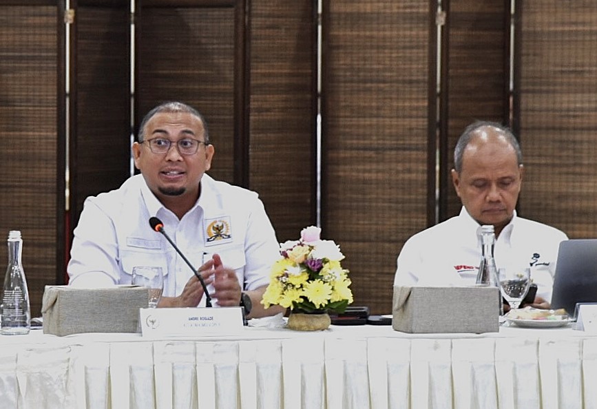 Wakil Ketua Komisi VI DPR RI Andre Rosiade saat memimpin Kunjungan Kerja Reses ke PT Pindad, Bandung, Rabu (9/4/2025). Foto : Tiara/Andri.