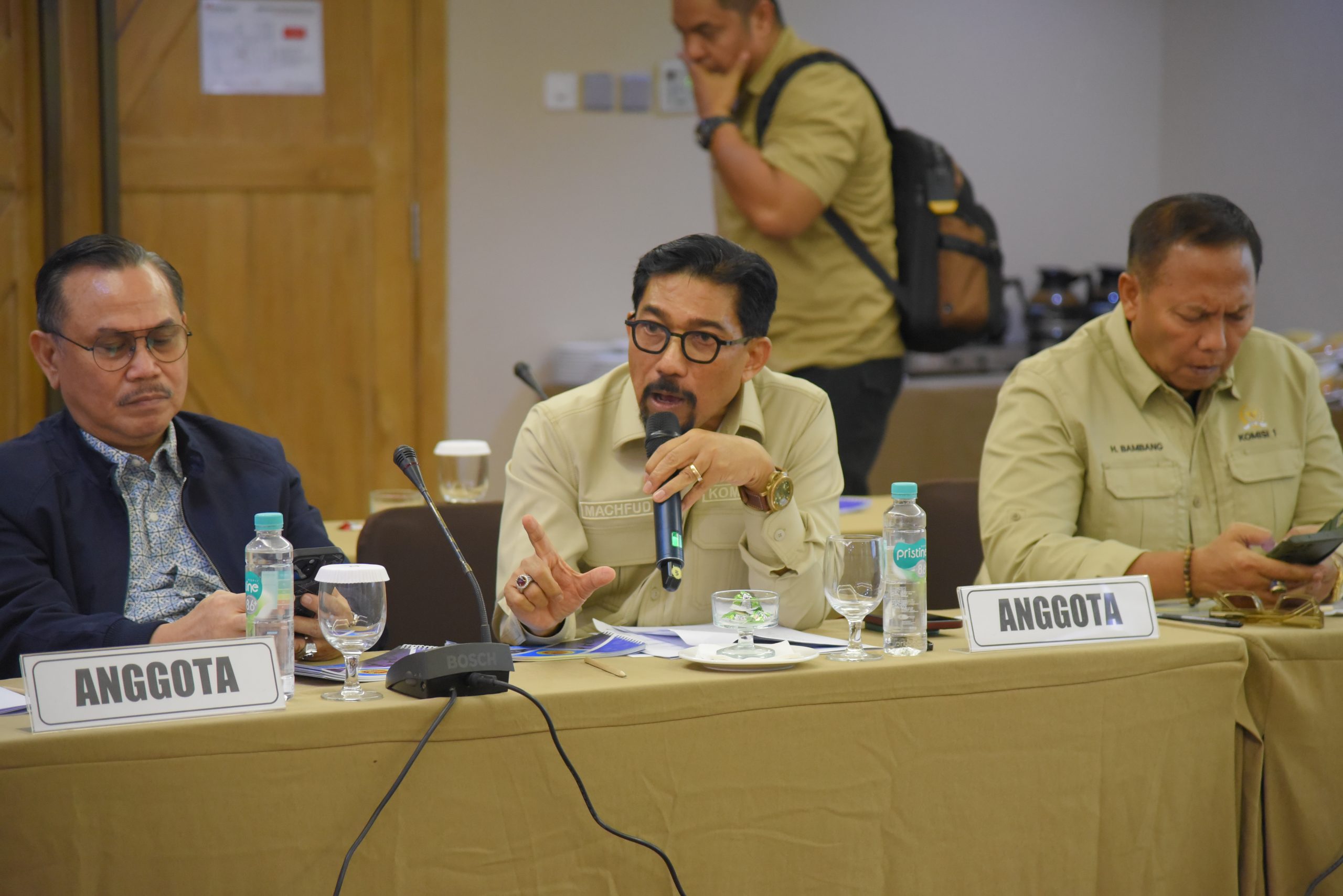 Anggota Komisi I DPR RI Machfud Arifin saat mengikuti Kunjungan Kerja Spesifik (Kunspek) Komisi I DPR RI di Kabupaten Lombok Tengah, Provinsi Nusa Tenggara Barat, Jumat (2/5/2025). Foto: Anju/vel.