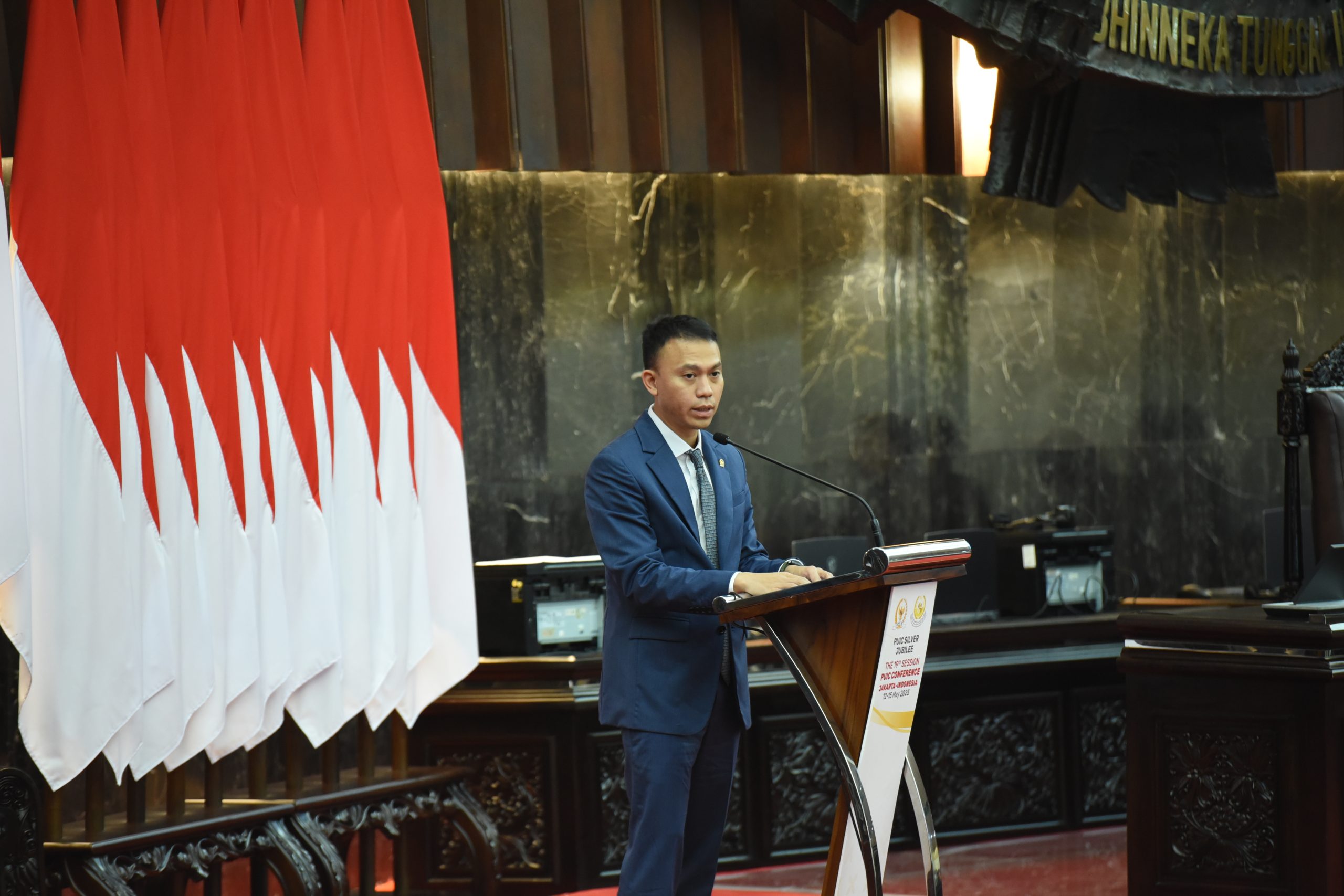 Wakil Ketua Badan Kerja Sama Antar-Parlemen (BKSAP) DPR RI, Muhammad Husein Fadlulloh, dalam sesi pleno Konferensi ke-19 PUIC yang digelar pada Rabu (15/5). Foto: Jaka/vel.