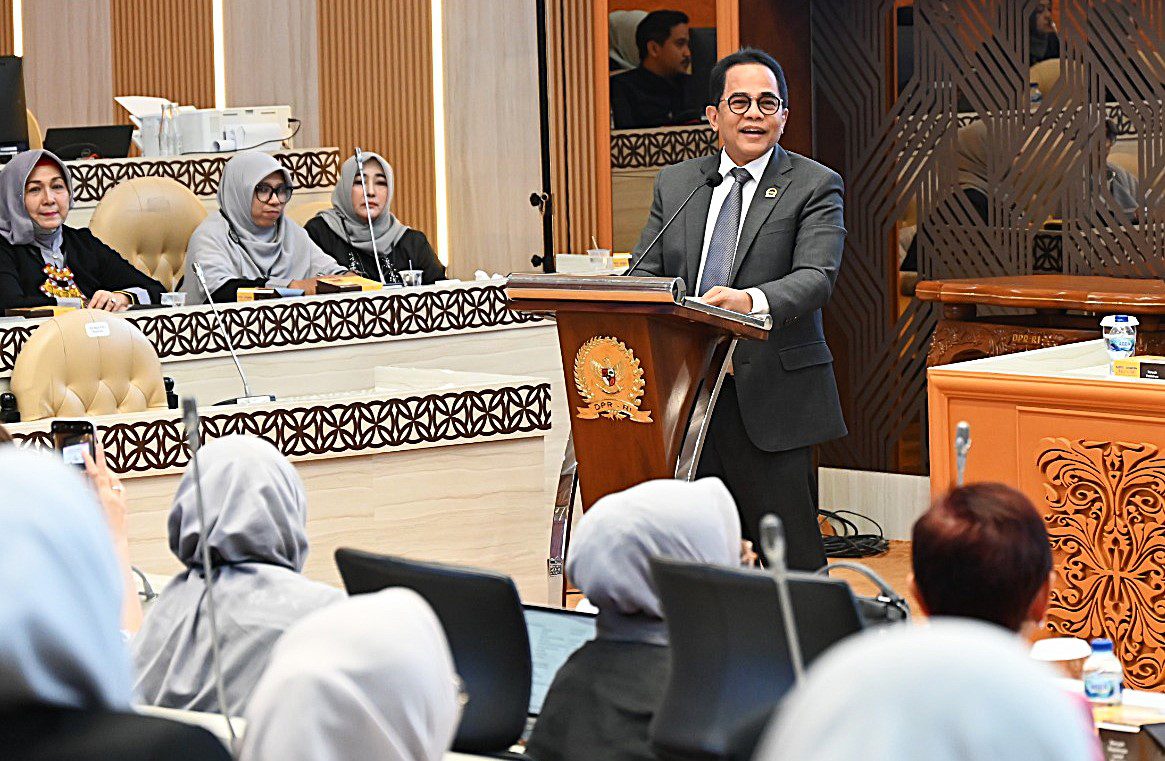 Sekretaris Jenderal (Sekjen) DPR RI Indra Iskandar saat menyampaikan keynote speech dalam acara yang digelar di Kompleks Parlemen, Senayan, Jakarta, Senin (5/5/2025). Foto : Prima/Andri.