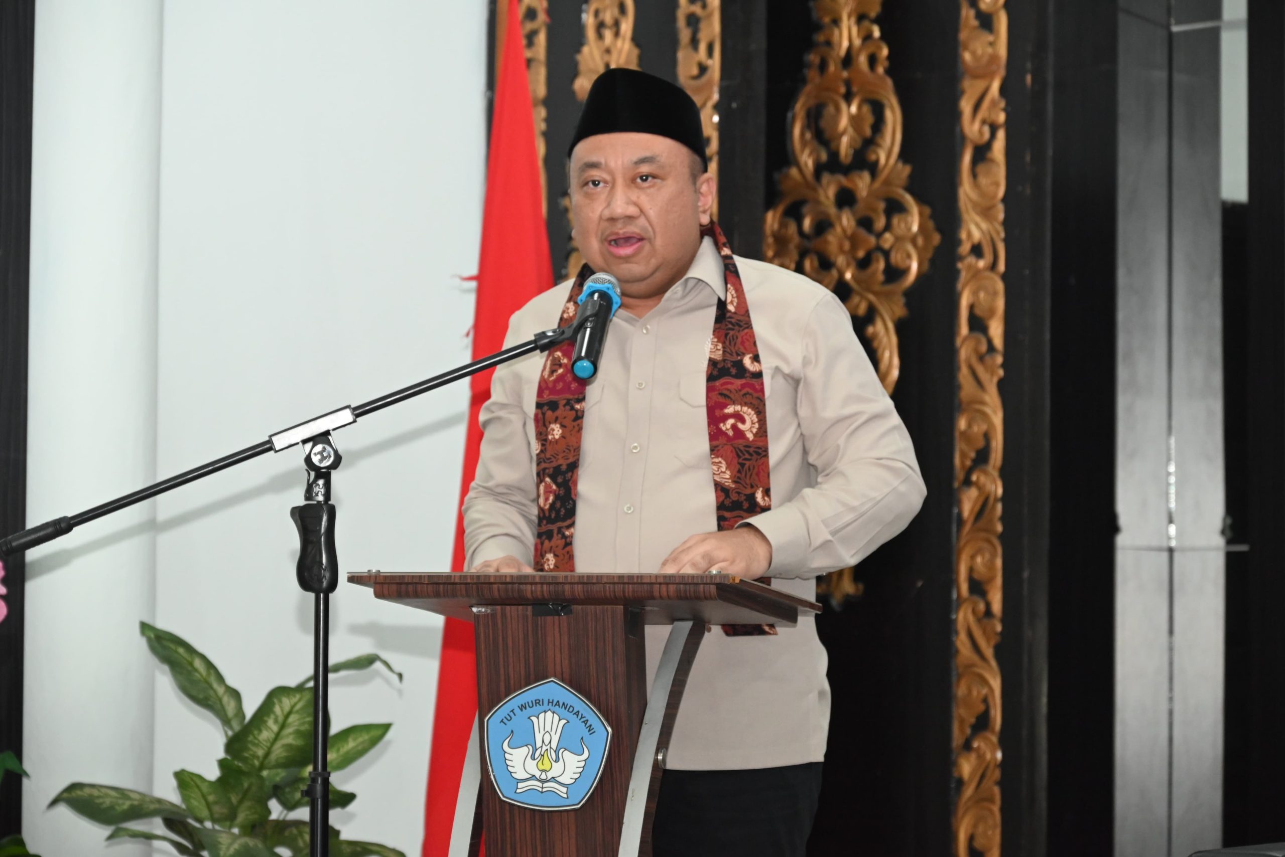 Wakil Ketua Komisi X DPR RI, Lalu Hadrian Irfani, saat memimpin kunjungan kerja ke Balai Penjaminan Mutu Pendidikan (BPMP) Provinsi Jambi, Kamis (8/5/2025). Foto: eko/vel.