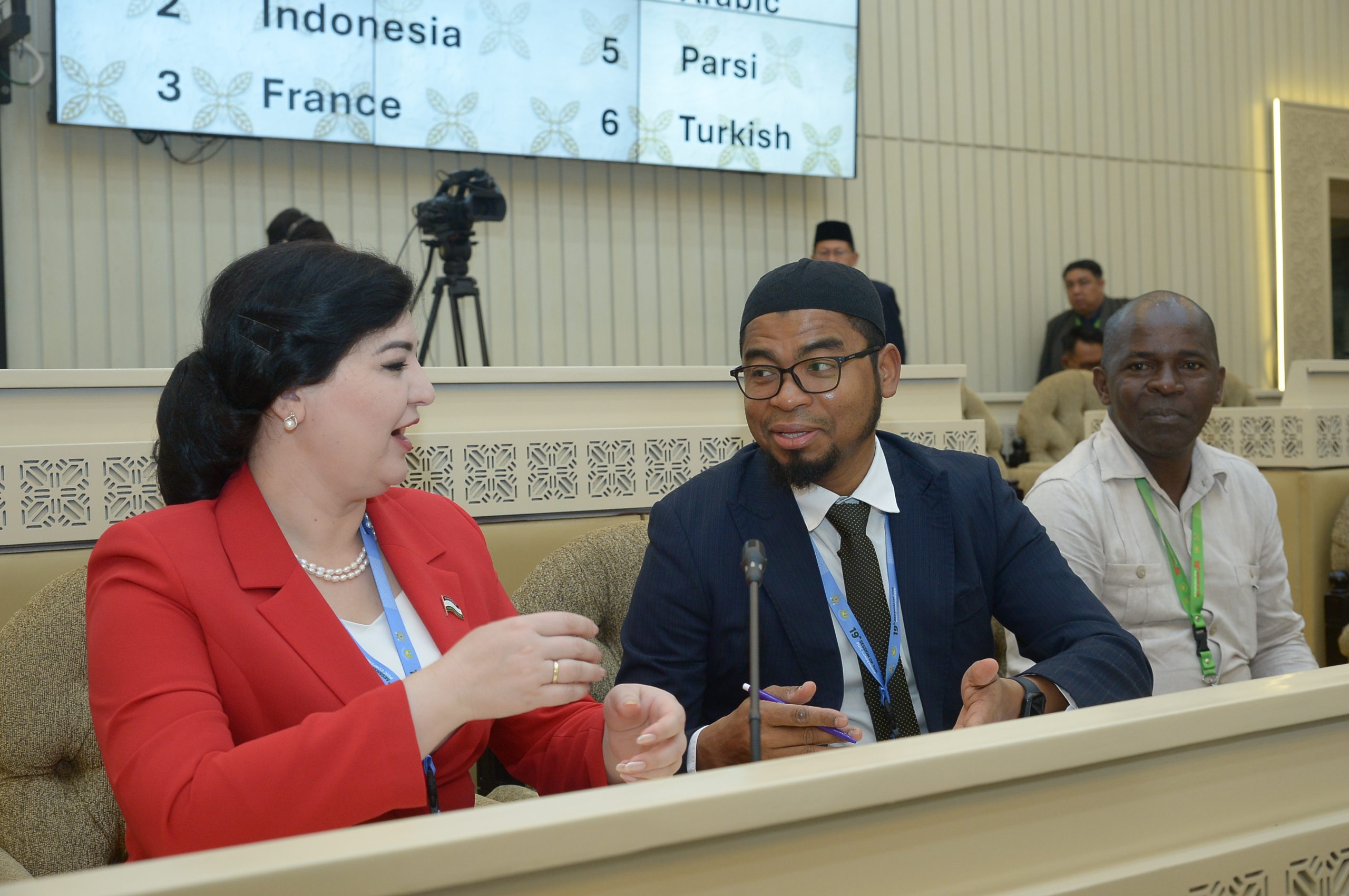 Delegasi Parlemen Mozambik, Suleiman Habibo (tengah), saat mengikuti forum 11th Meeting of the Specialised Standing Committee on Legal and Cultural Affairs and the Dialogue of Civilizations and Religions yang digelar di Gedung Nusantara, DPR RI, Jakarta, Selasa (13/5/2025). Foto: Runi/vel.