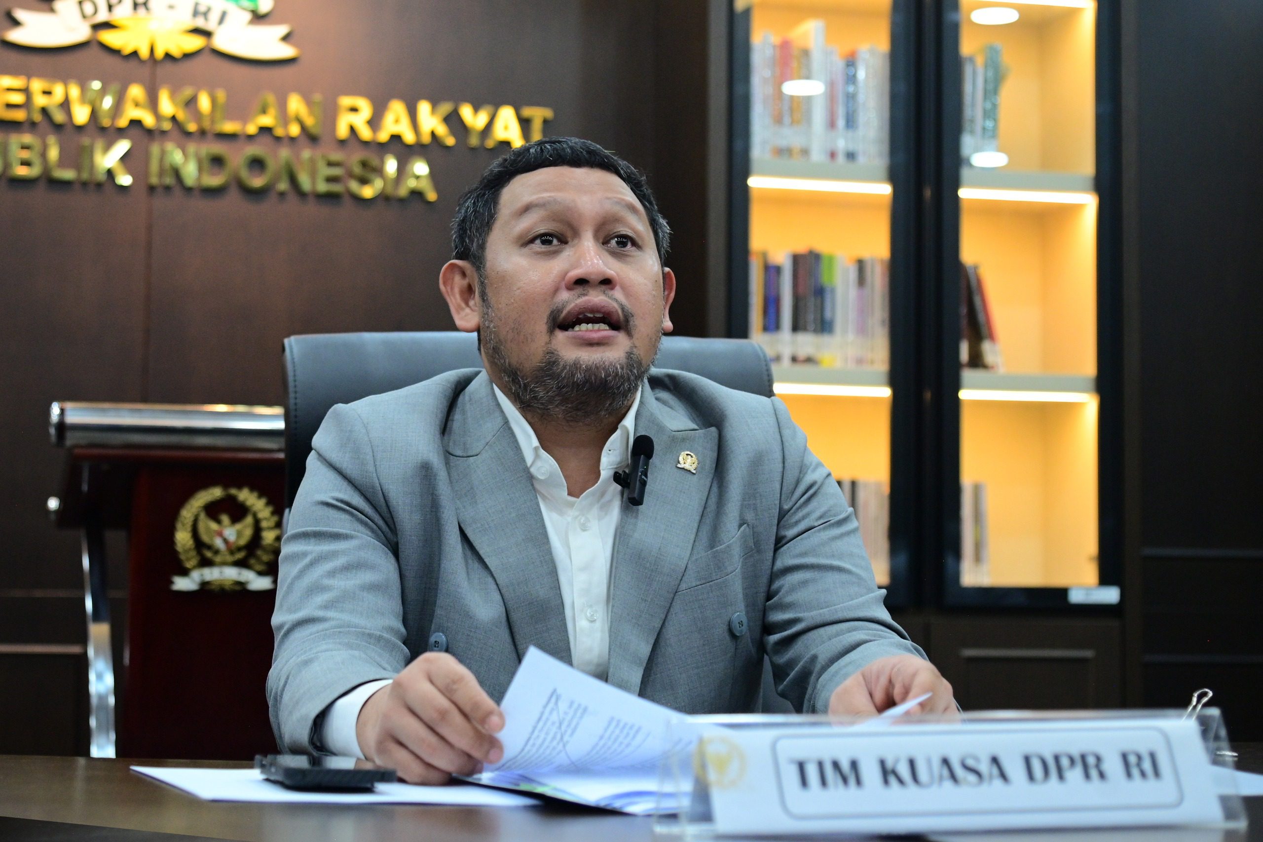 Anggota Komisi III DPR RI, Abdullah, sebagai kuasa dan memberikan keterangan resmi pada sidang lanjutan pengujian UU Ekstradisi dan Undang-Undang Nomor 1 Tahun 2006 tentang Bantuan Timbal Balik dalam Masalah Pidana Kamis (15/5/2025). Foto: Farhan/vel.