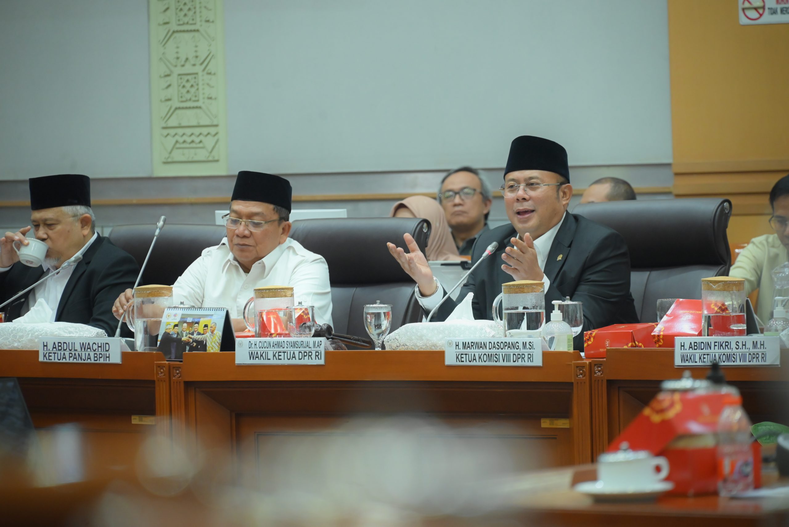 Wakil Ketua DPR RI Koordinator Bidang Kesejahteraan Rakyat (Korkesra), Cucun Ahmad Syamsurijal, saat memimpin rapat koordinasi persiapan Tim Media Pengawas Pelaksanaan Ibadah Haji di Gedung Nusantara II, Senayan, Jakarta, Kamis (8/5/2025). Foto: Tari/vel.