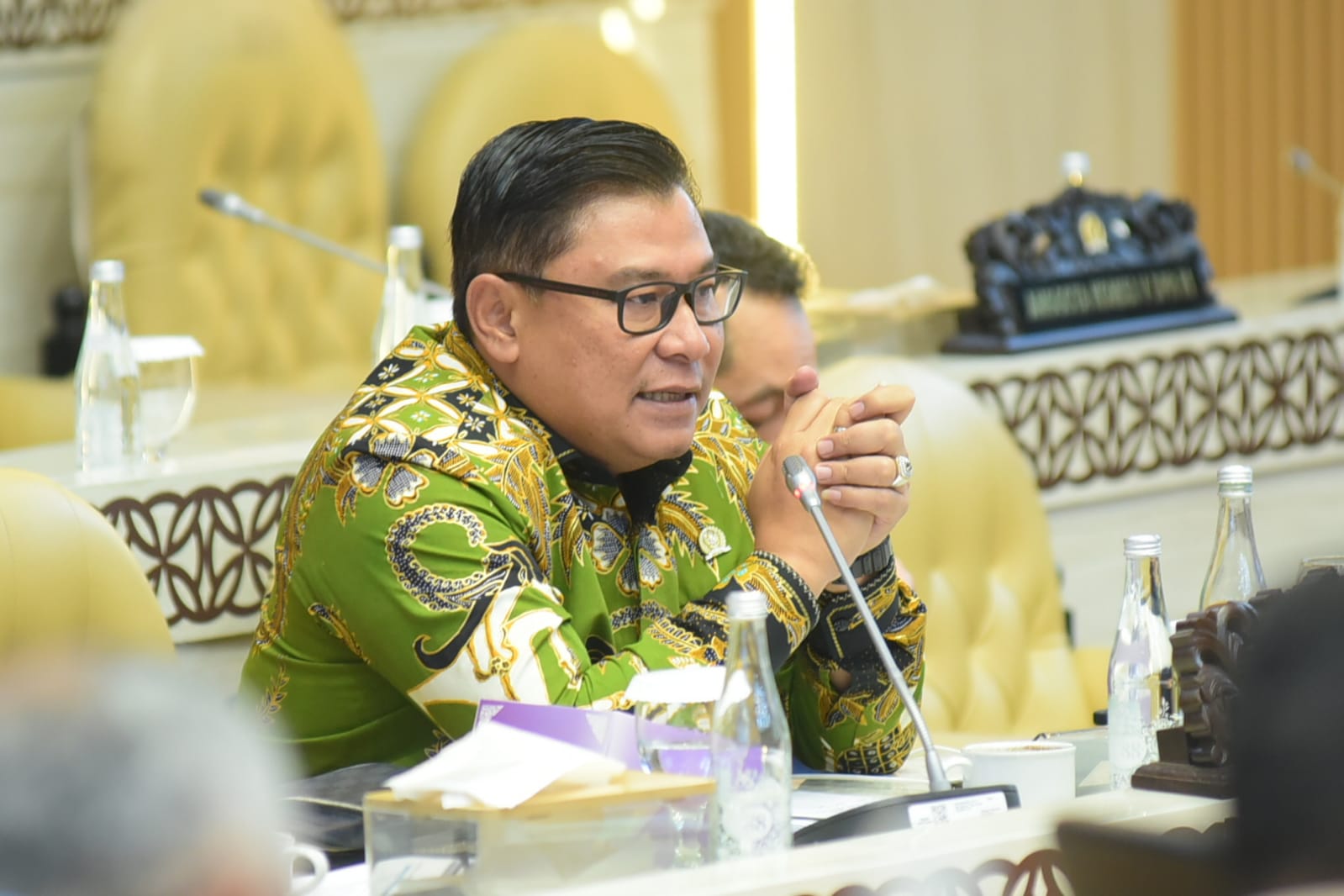 Anggota Komisi V DPR RI, Danang Wicaksana Sulistya, saat rapat kerja bersama Menteri Perumahan dan Kawasan Permukiman di Gedung Nusantara, Senayan, Jakarta, Senin (19/5/2025). Foto: Oji/vel.